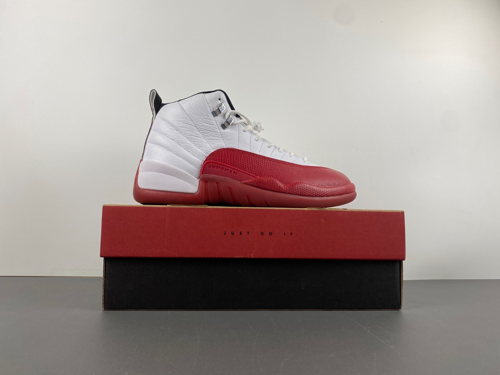 Air Jordan 12 “Cherry”CT8013-116.