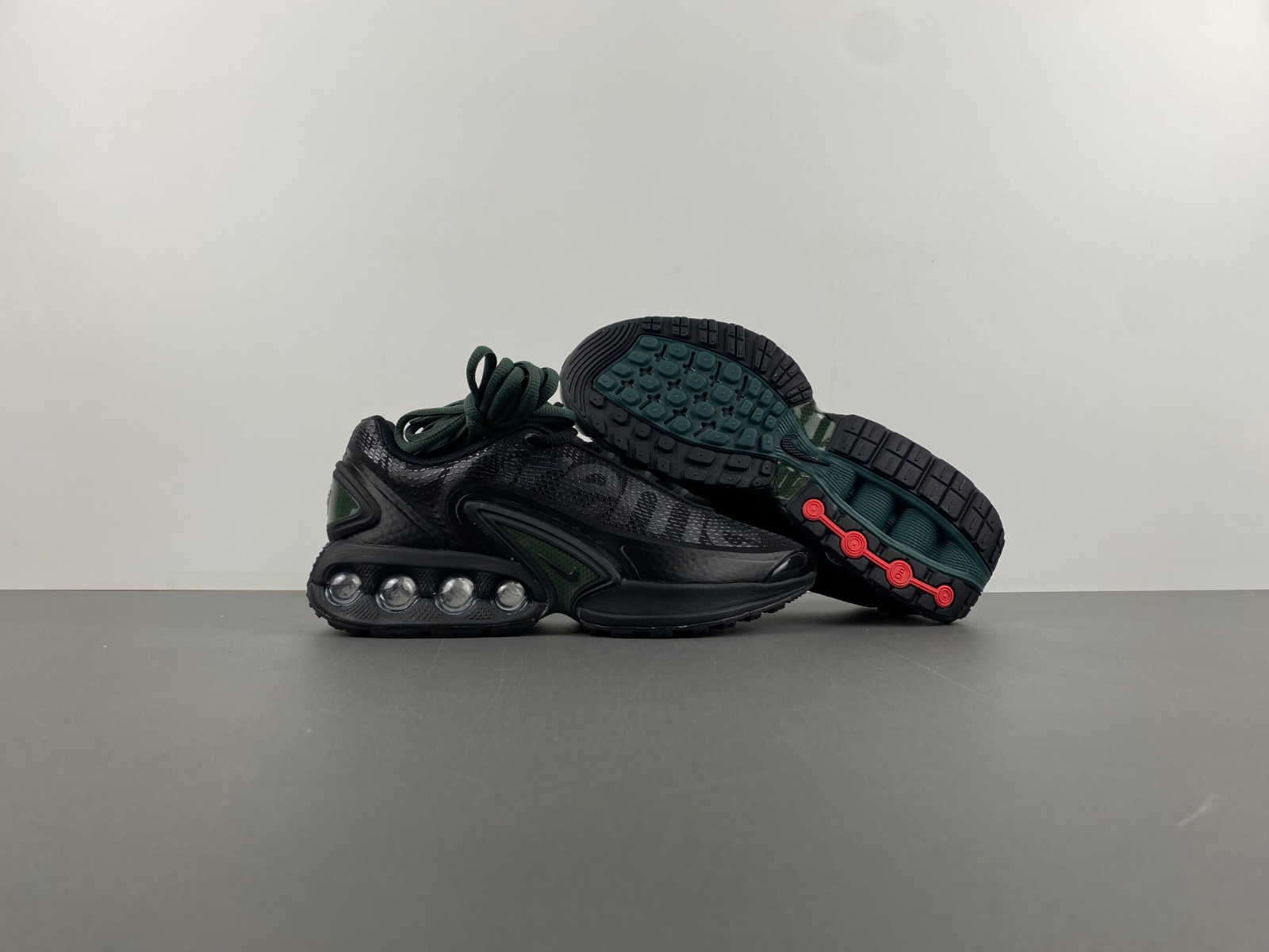 Sup*e x nike air max dn “black” fz4044-001