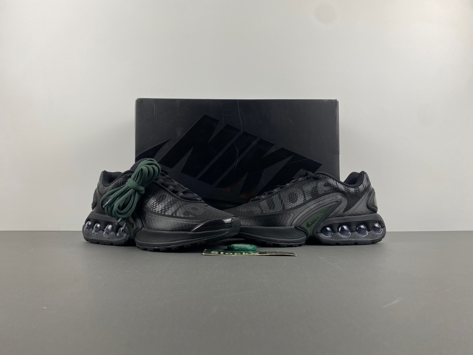 Sup*e x nike air max dn “black” fz4044-001