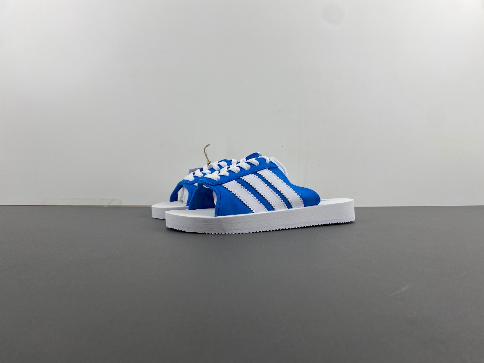 Ad*s gazelle beach bluebird jq7425