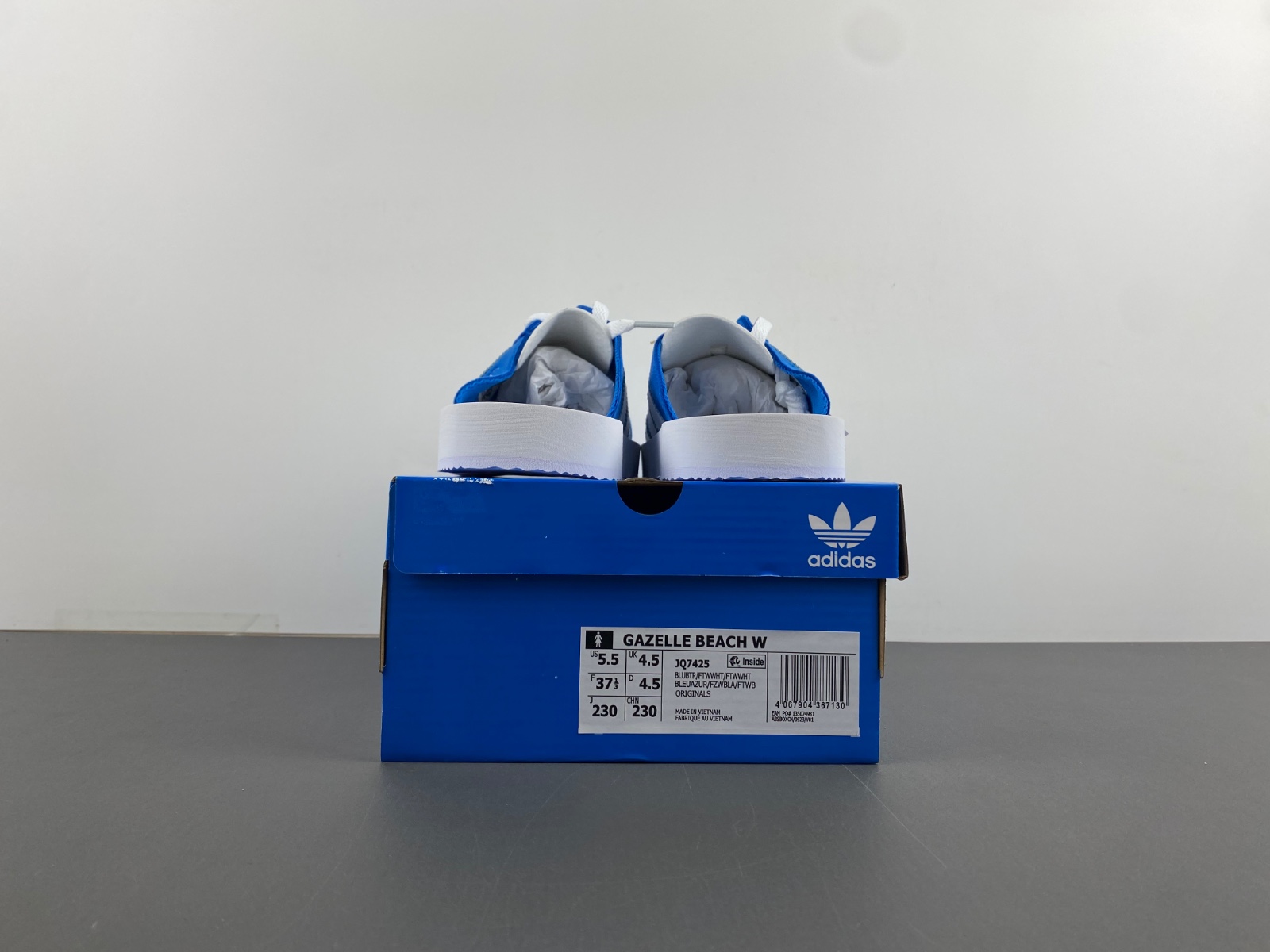 Ad*s gazelle beach bluebird jq7425