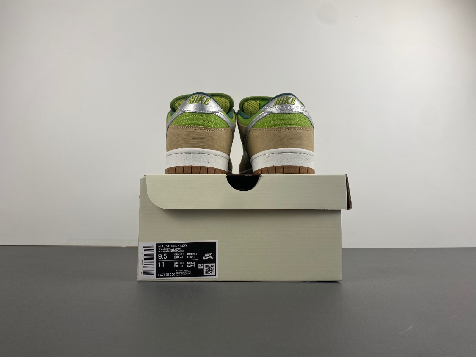 Nike SB Dunk Low FQ7585-200