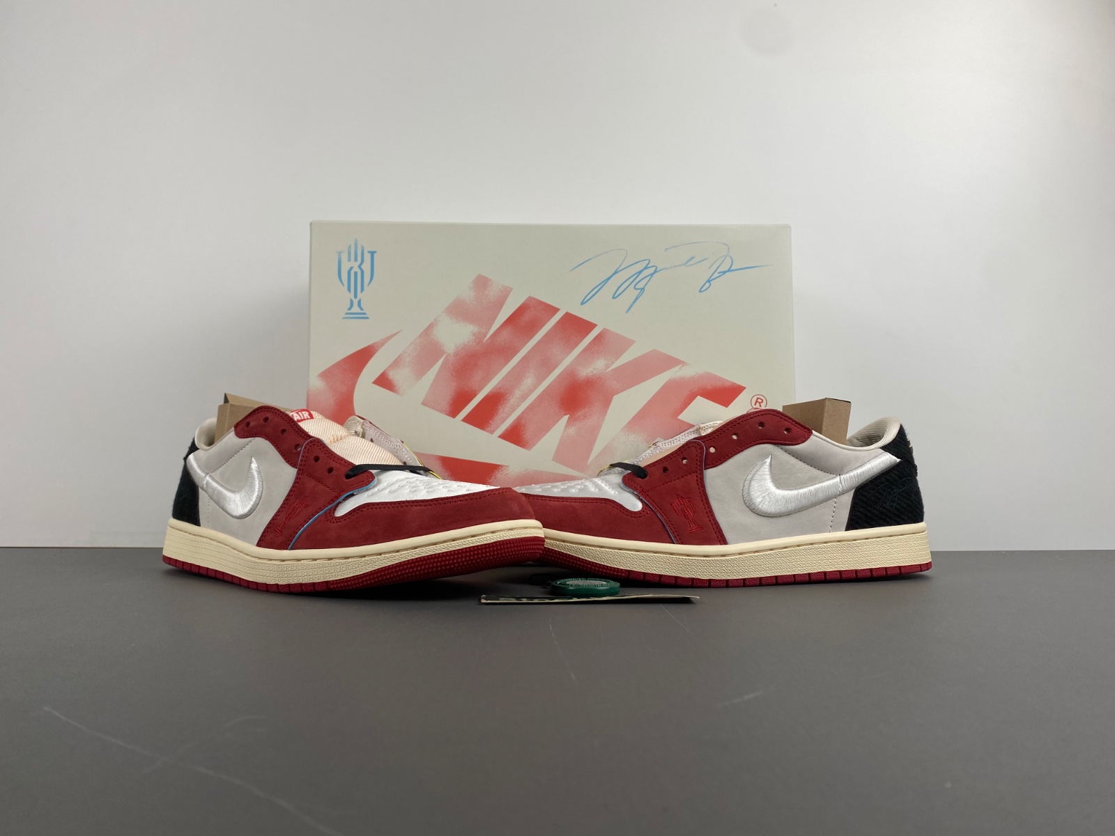 Trophy Room x Air Jordan 1 Low OG “Rookie Card: Home”HV6157-100