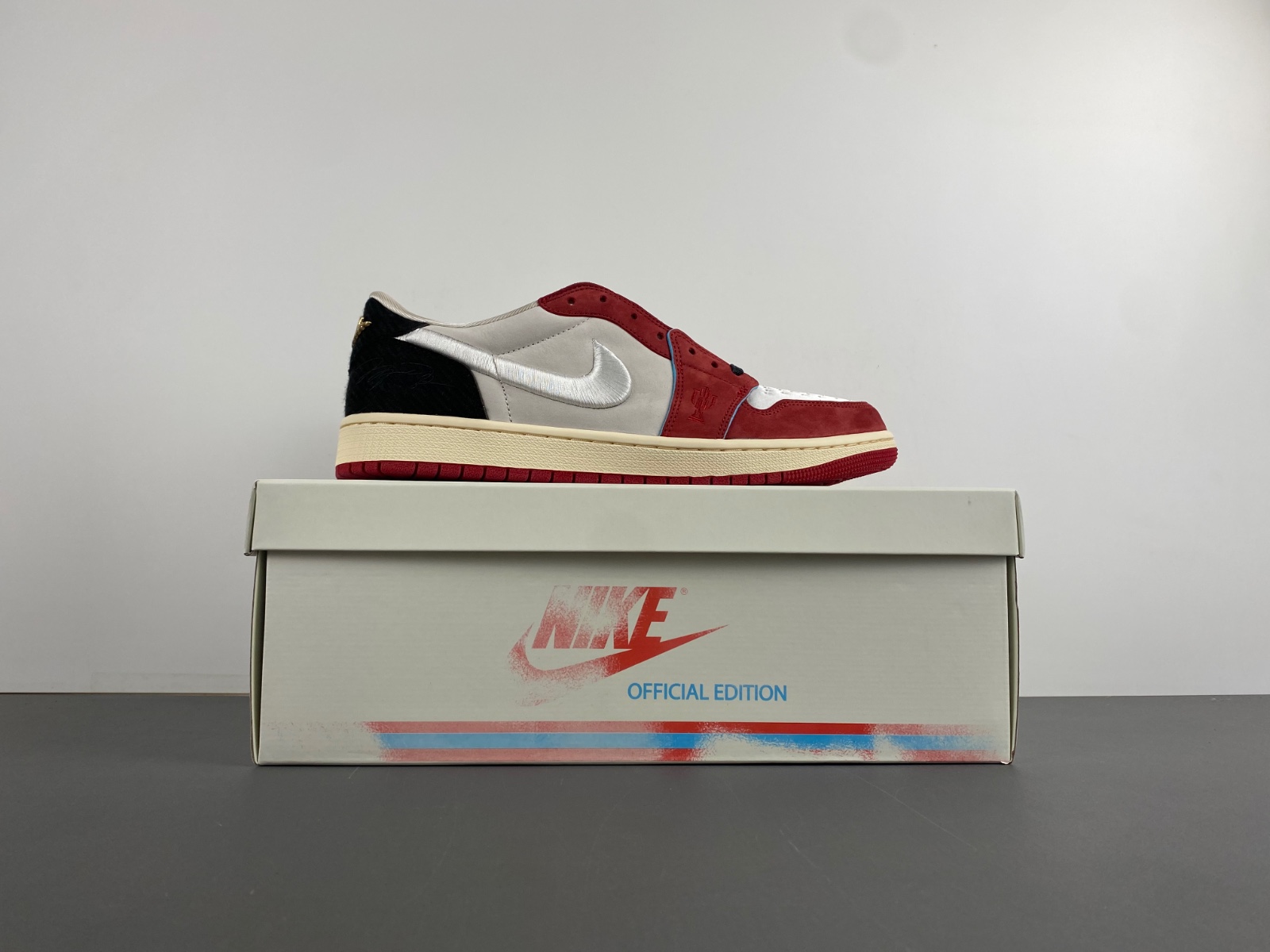 Trophy Room x Air Jordan 1 Low OG “Rookie Card: Home”HV6157-100