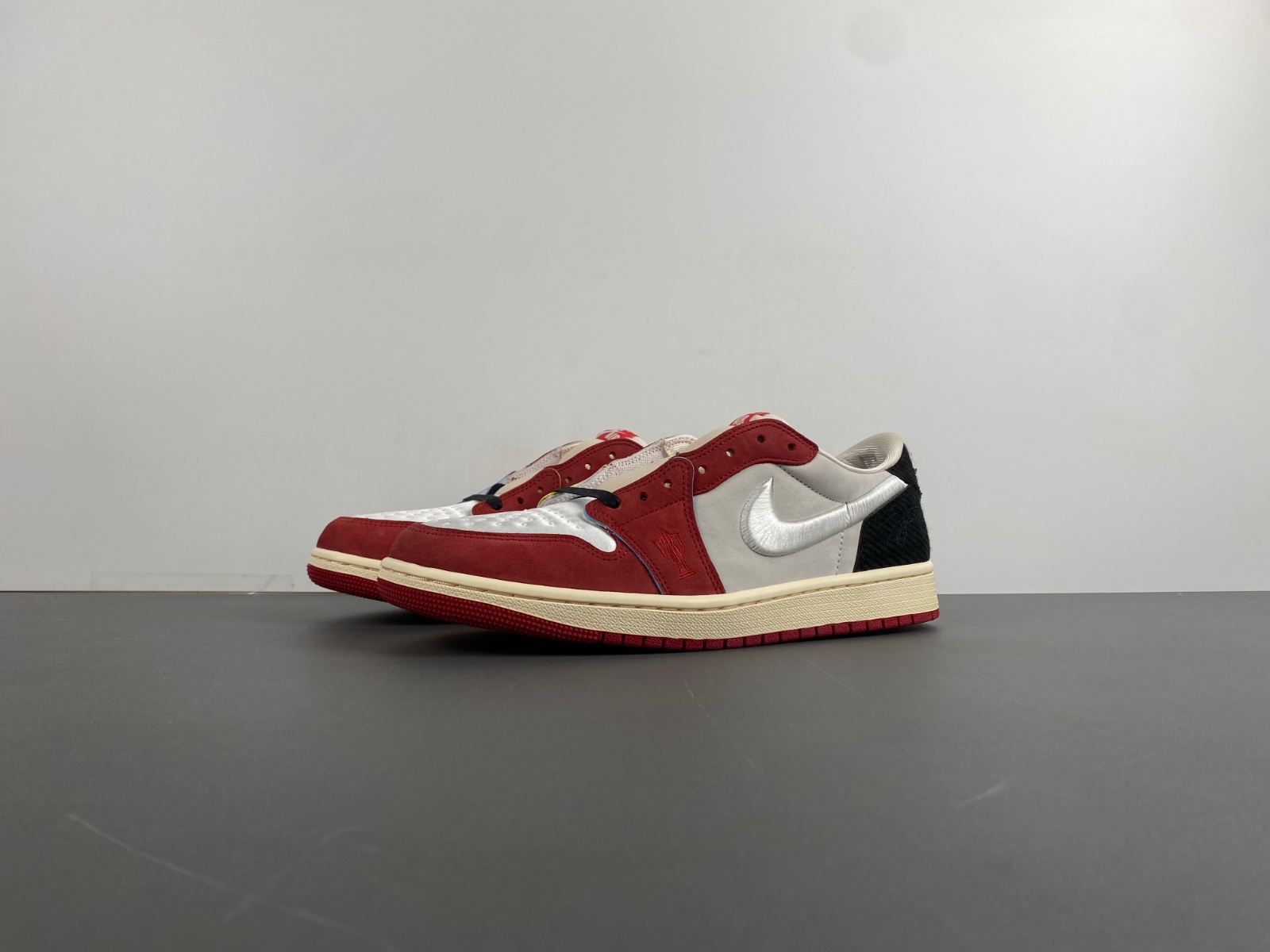 Trophy Room x Air Jordan 1 Low OG “Rookie Card: Home”HV6157-100