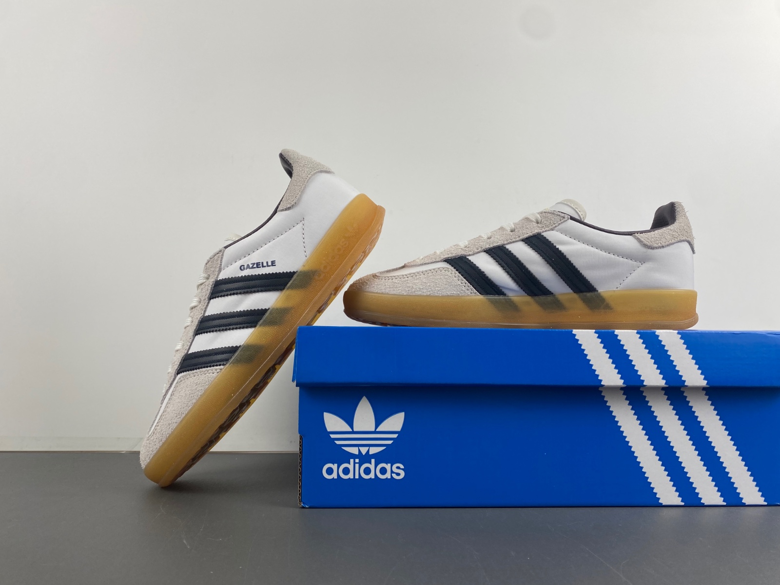 Ad*s originals gazelle hikari shibata ih9985