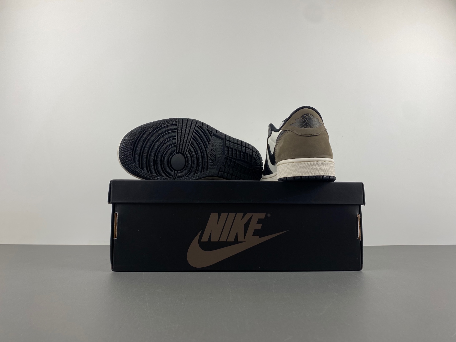 Air Jordan 1 Low OG “Mocha”   CZ0790-102