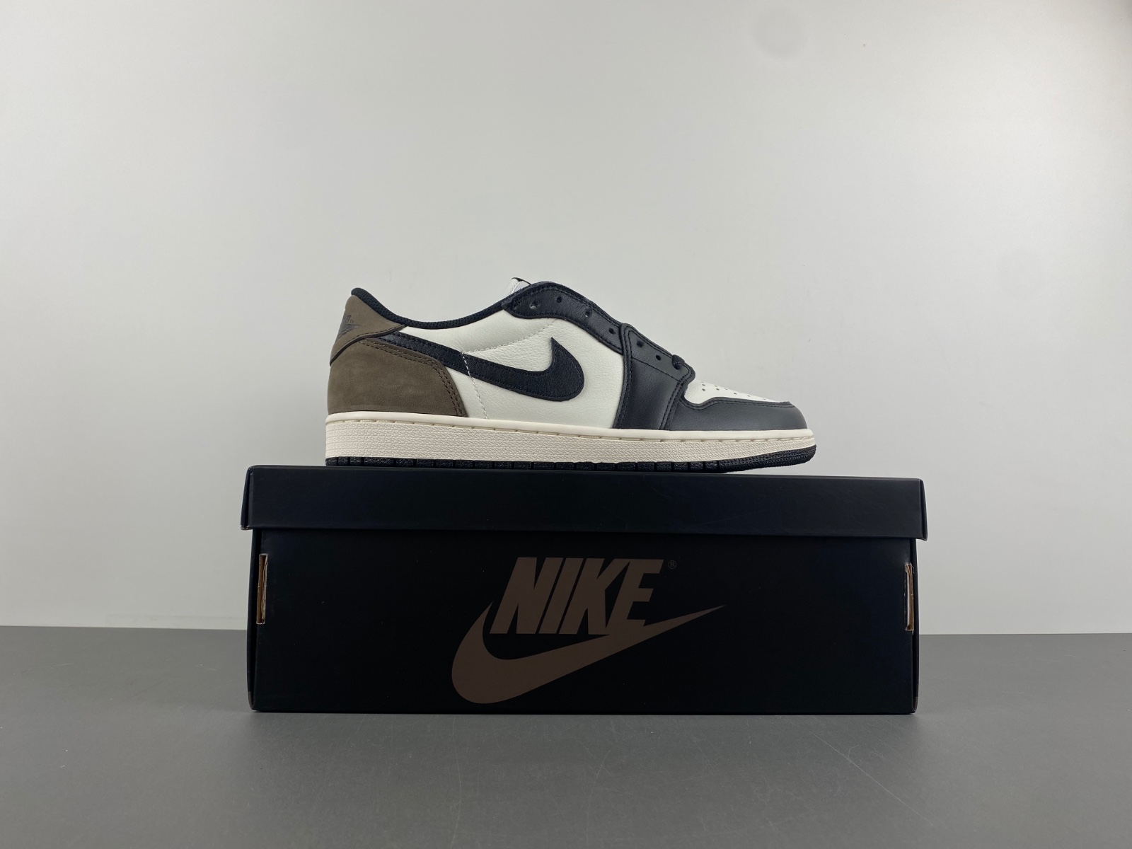 Air Jordan 1 Low OG “Mocha”   CZ0790-102