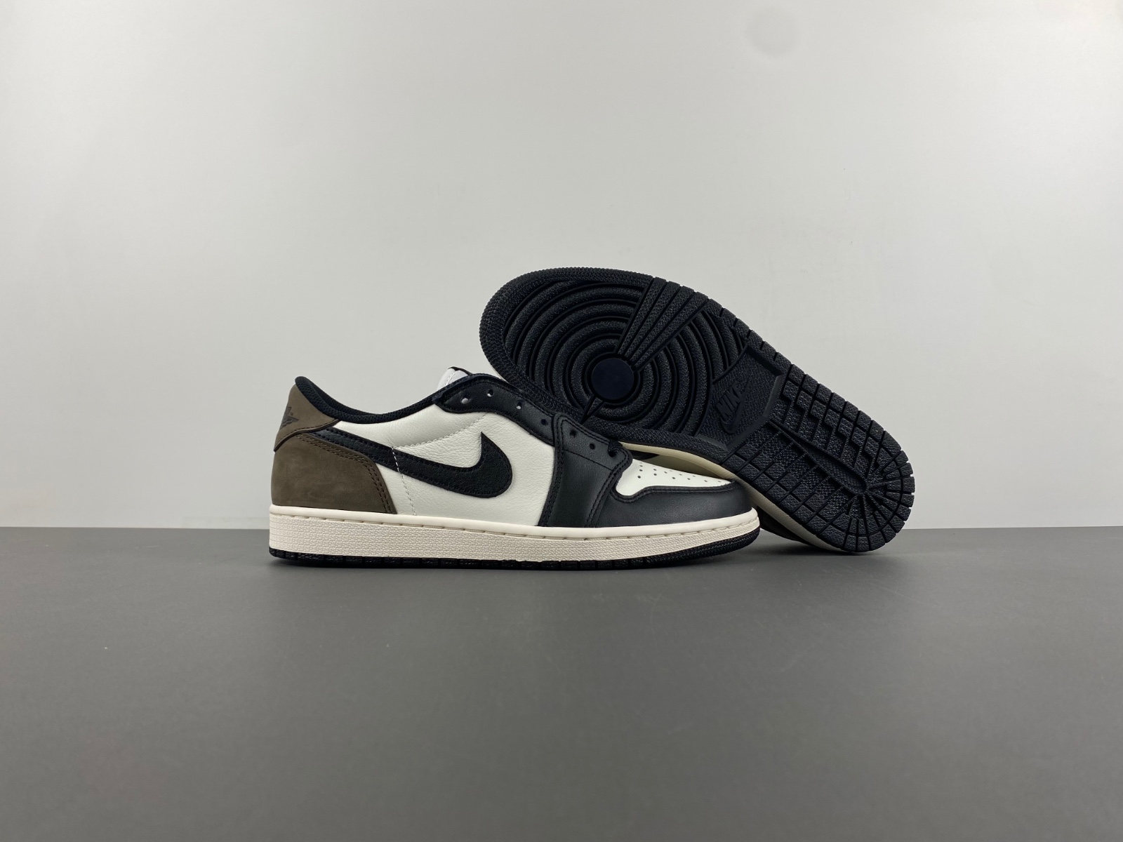 Air Jordan 1 Low OG “Mocha”   CZ0790-102