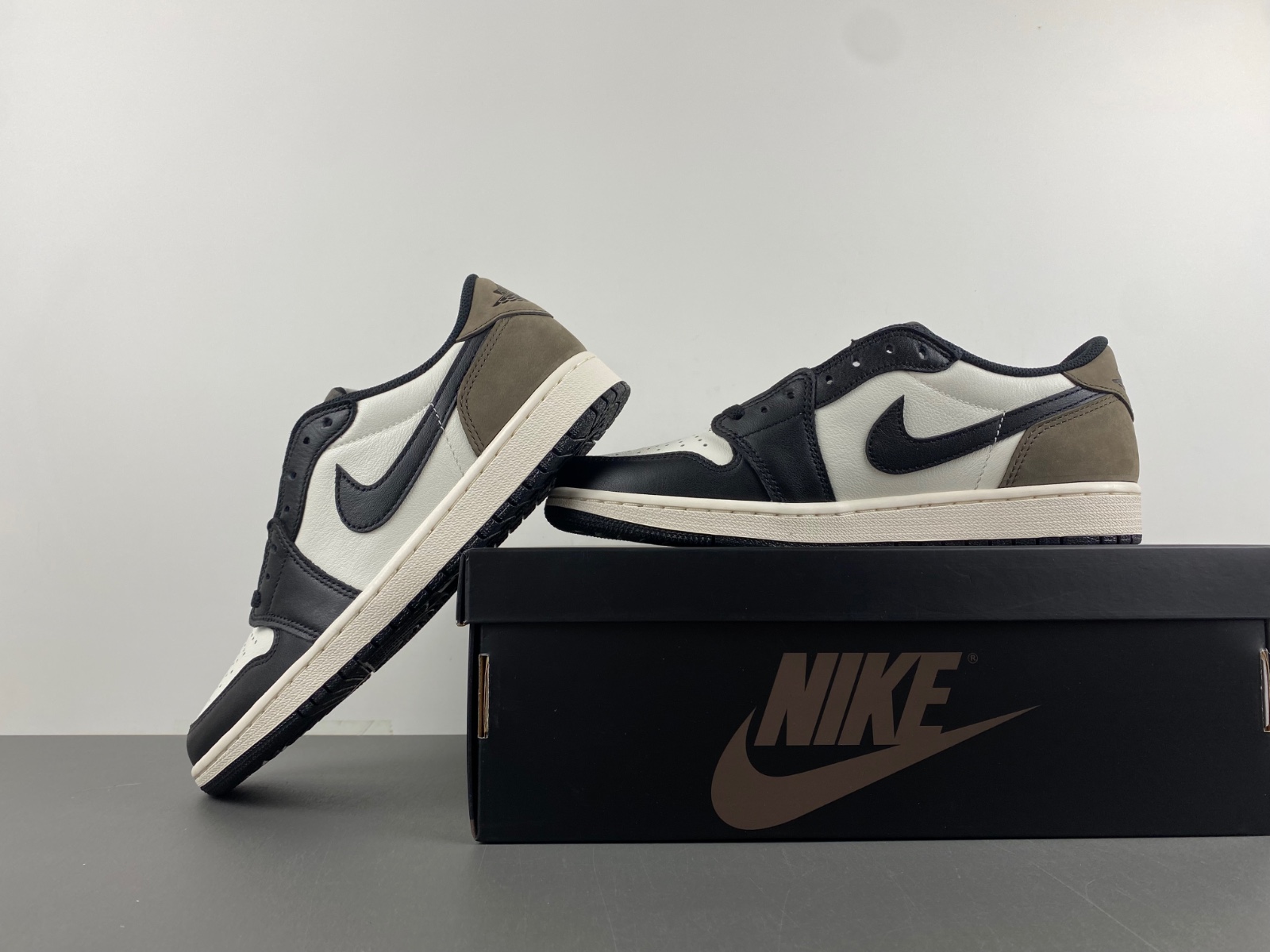 Air Jordan 1 Low OG “Mocha”   CZ0790-102