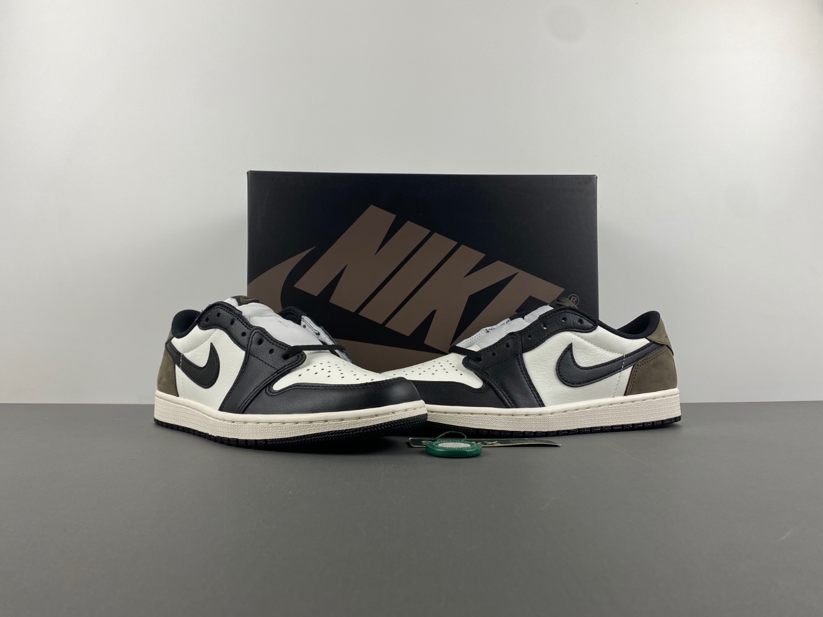 Air Jordan 1 Low OG “Mocha”   CZ0790-102