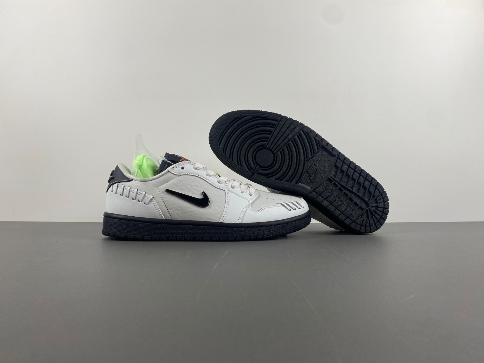 Air Jordan 1 Low  HM3689-001