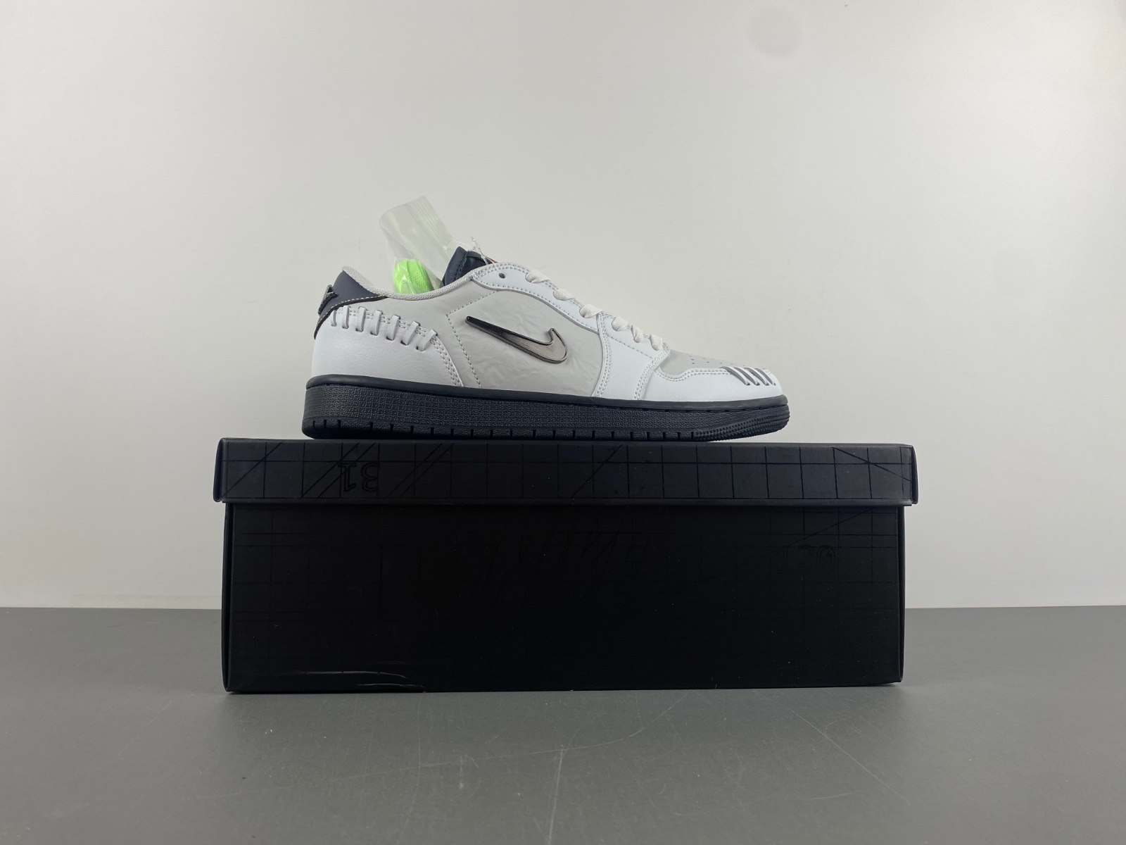 Air Jordan 1 Low  HM3689-001