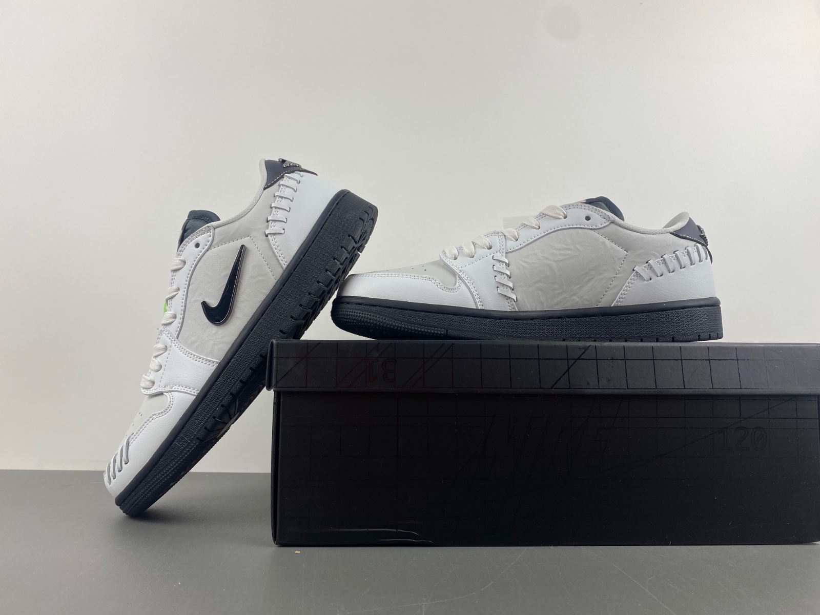 Air Jordan 1 Low  HM3689-001