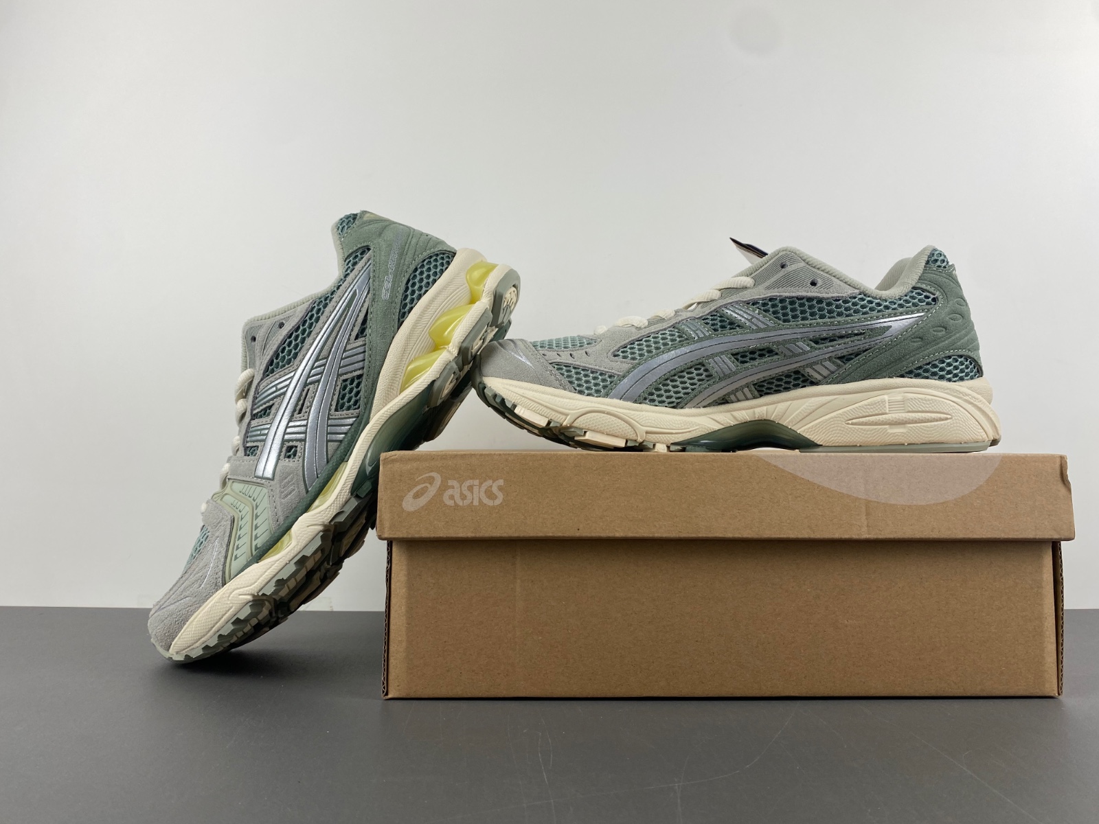 As*ic*s gel-kayano 14   1201a161-301