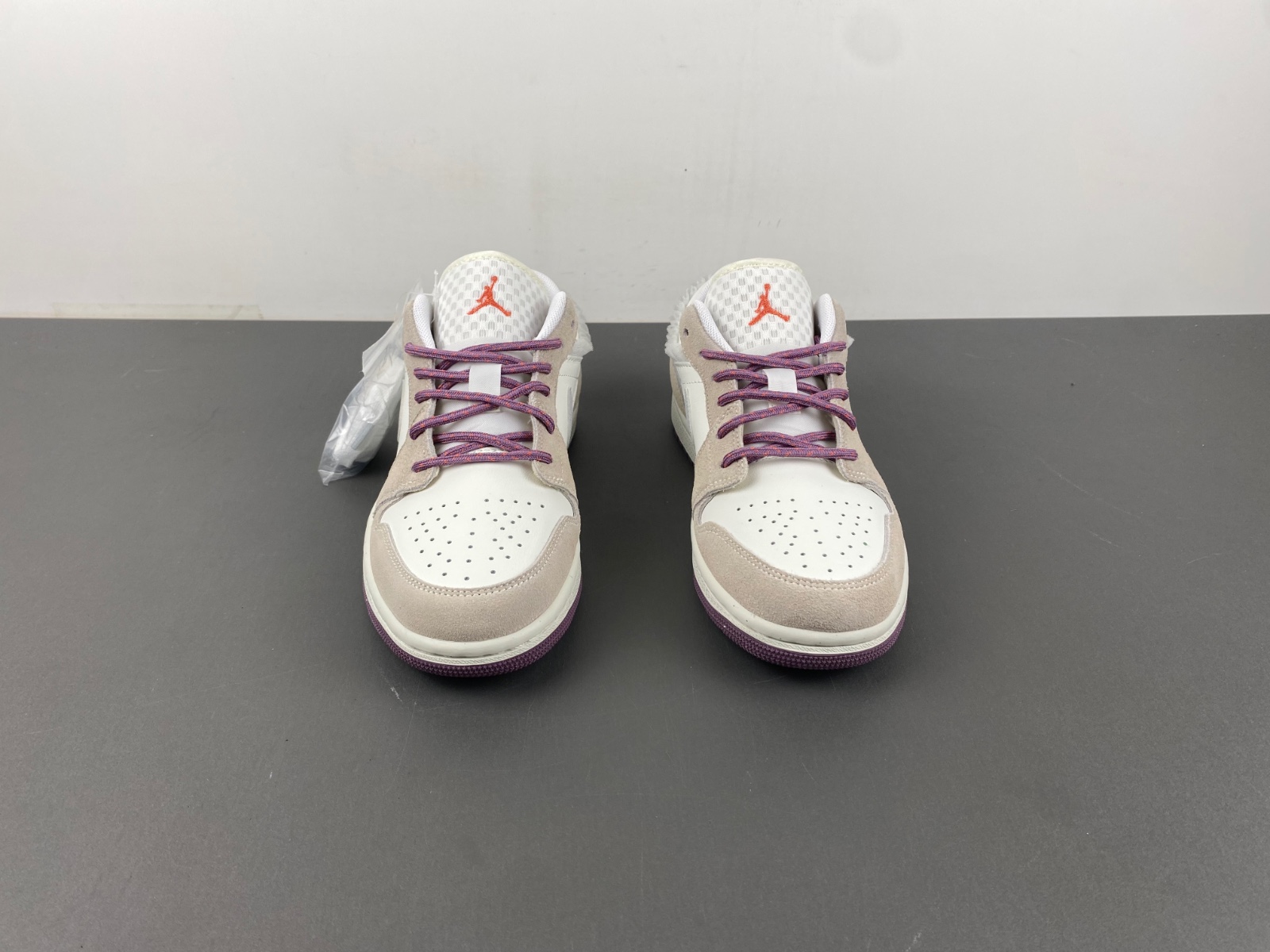 Air Jordan 1 Low  FQ8094-100