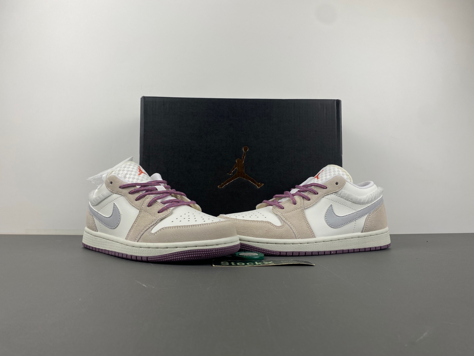 Air Jordan 1 Low  FQ8094-100