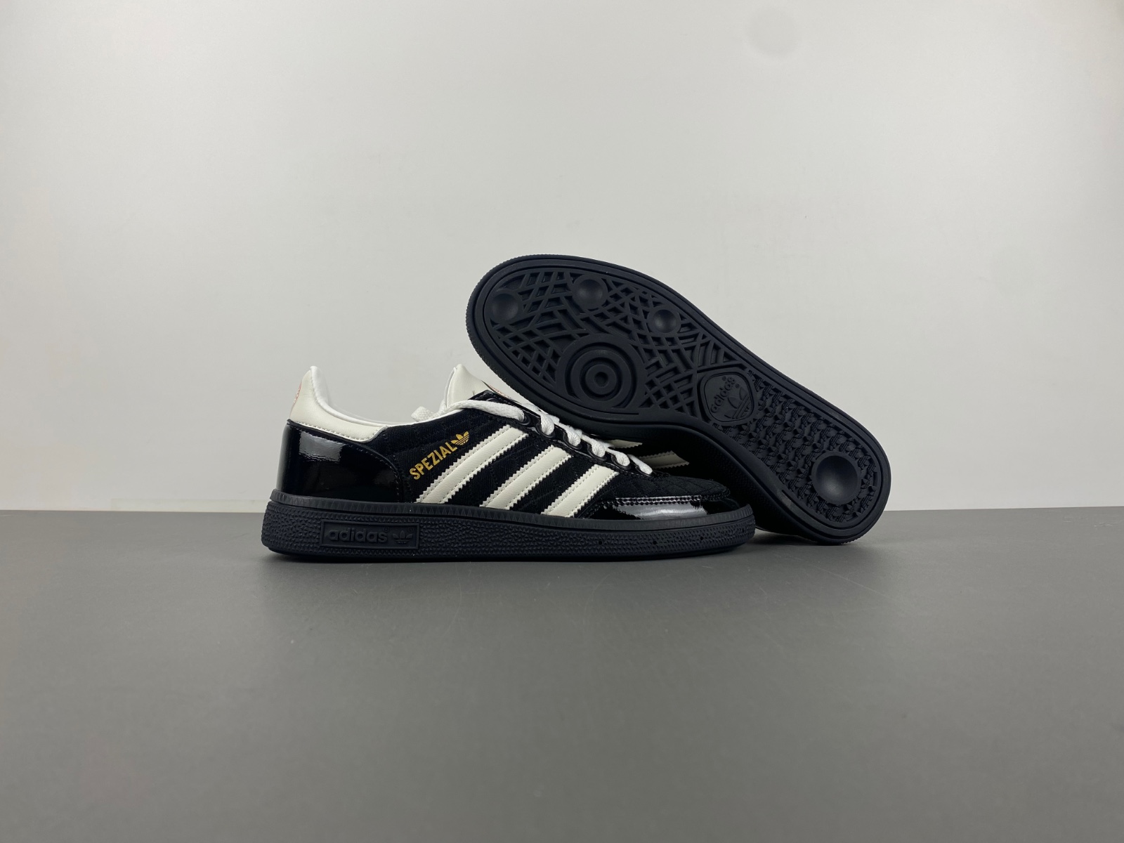 Ad*s originals gazelle hikari shibata  jp5669