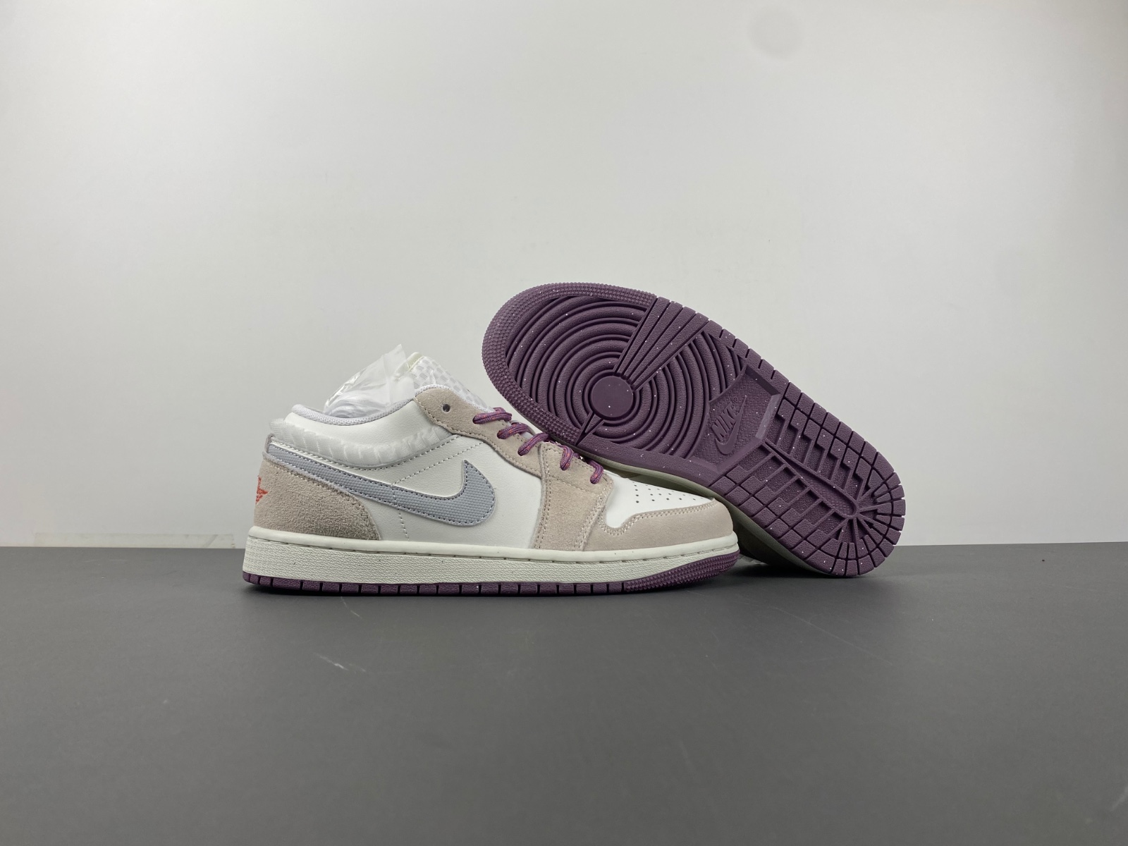 Air Jordan 1 Low  FQ8094-100