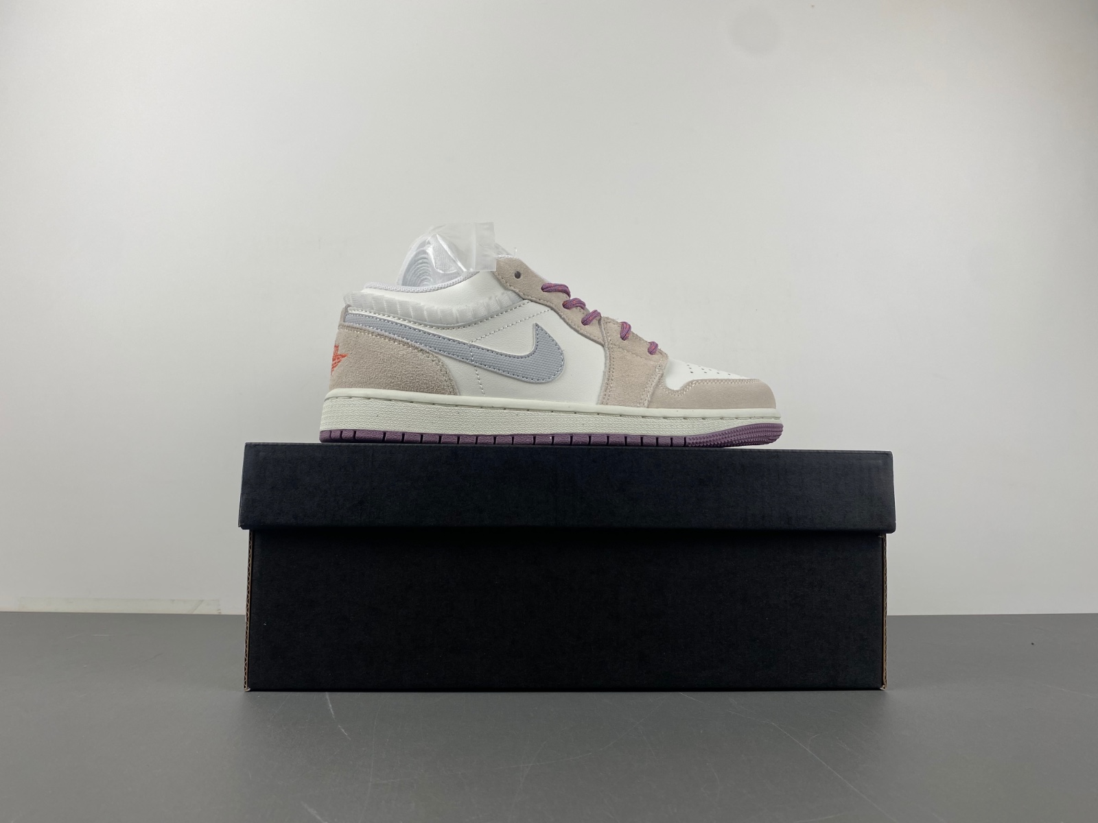 Air Jordan 1 Low  FQ8094-100