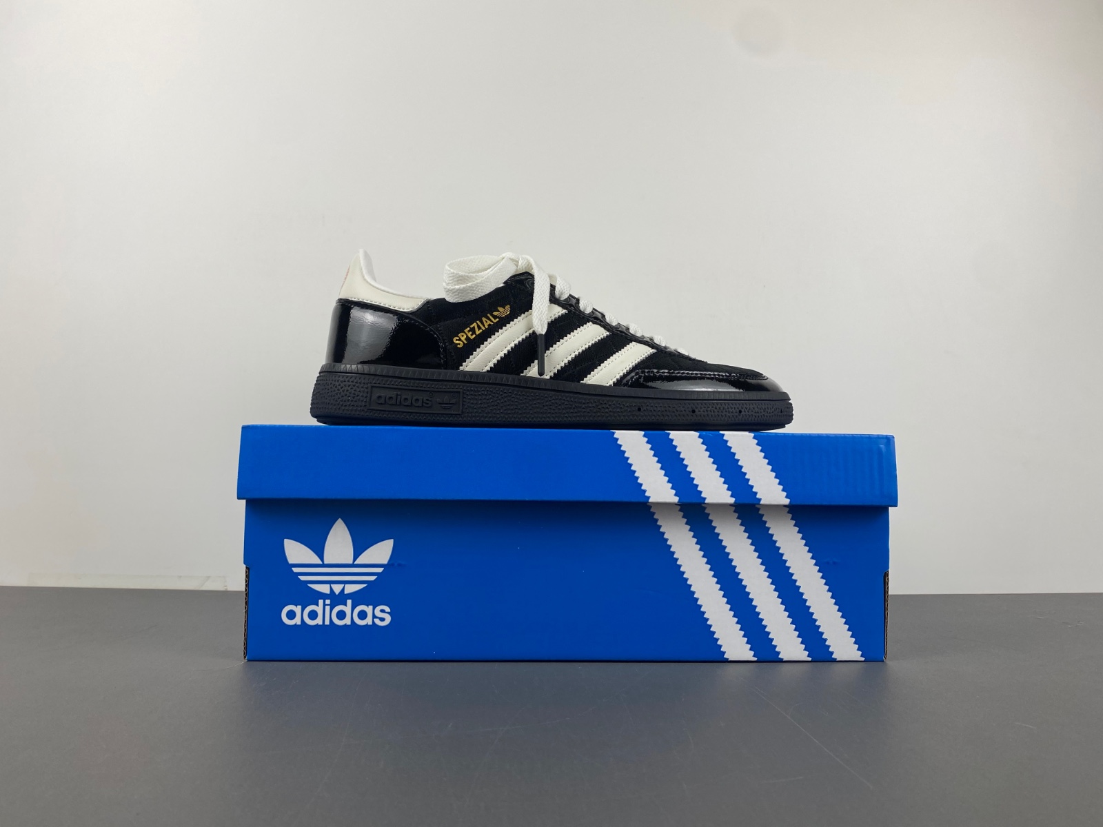 Ad*s originals gazelle hikari shibata  jp5669