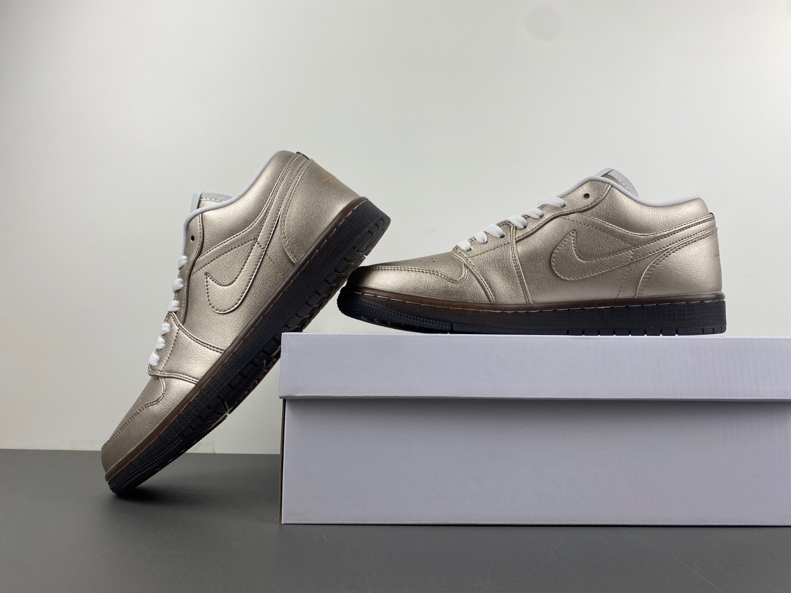 Air Jordan 1 Low HQ3529-099