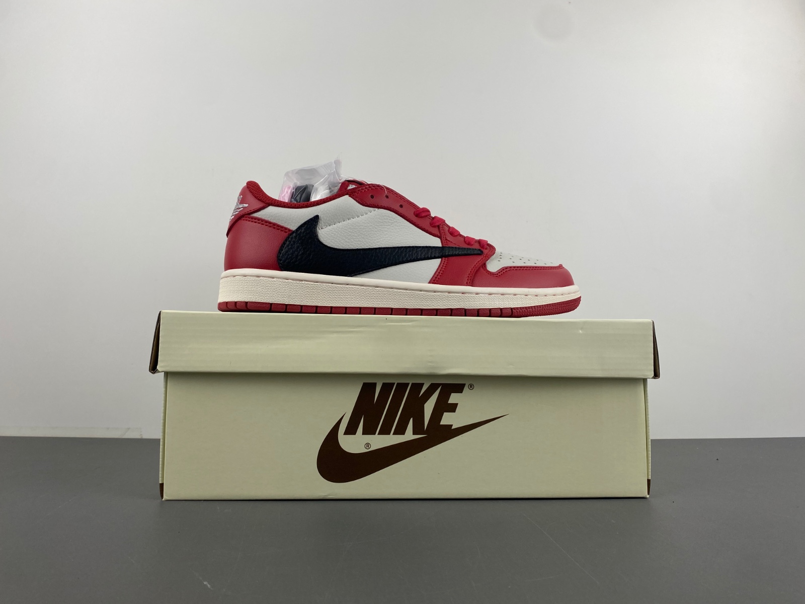 Travis Scott x Air Jordan 1 low DZ4137-700