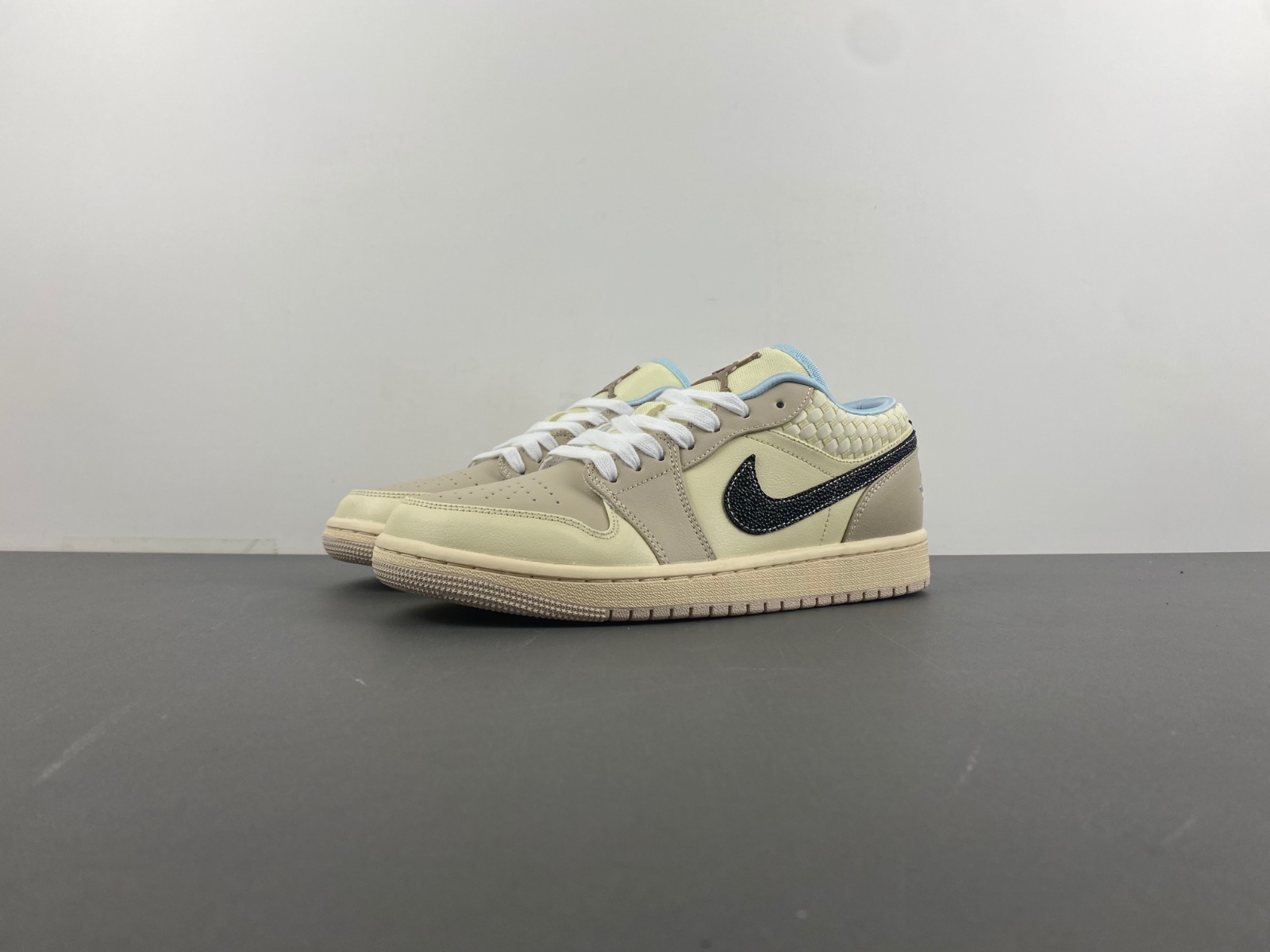 Air Jordan 1 Low HQ3440-101