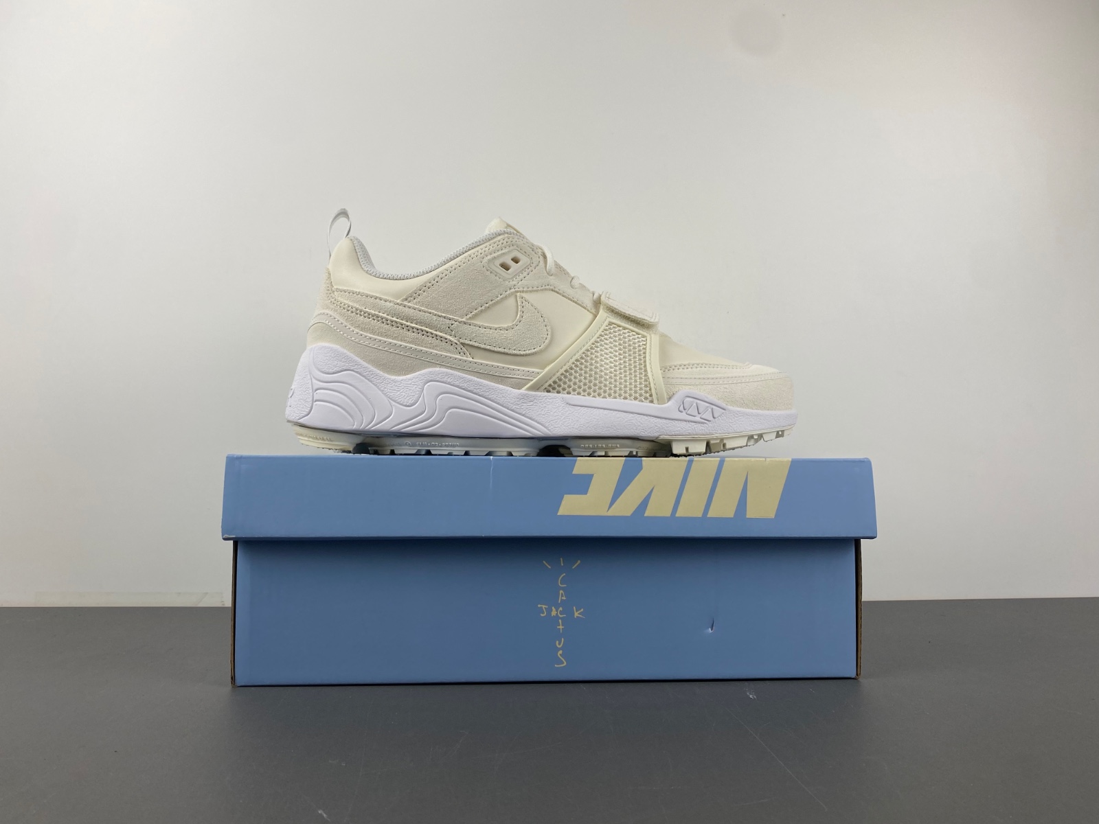 Travis Scott x Nike Zoom Field Jaxx “Sail” HQ3061-100