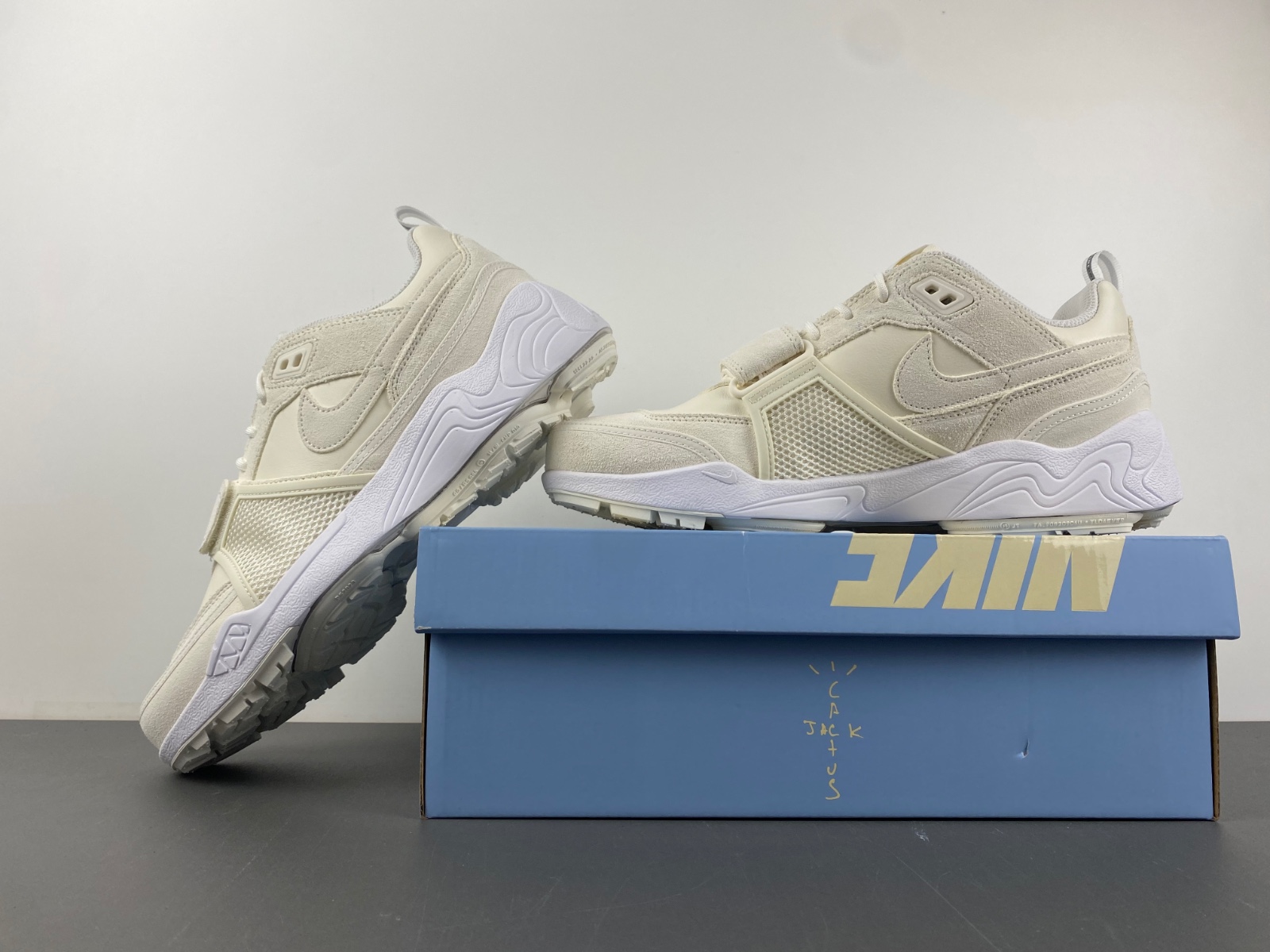 Travis Scott x Nike Zoom Field Jaxx “Sail” HQ3061-100