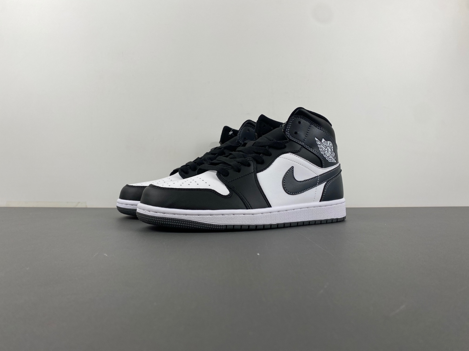 Wmns Jordan 1 Mid 