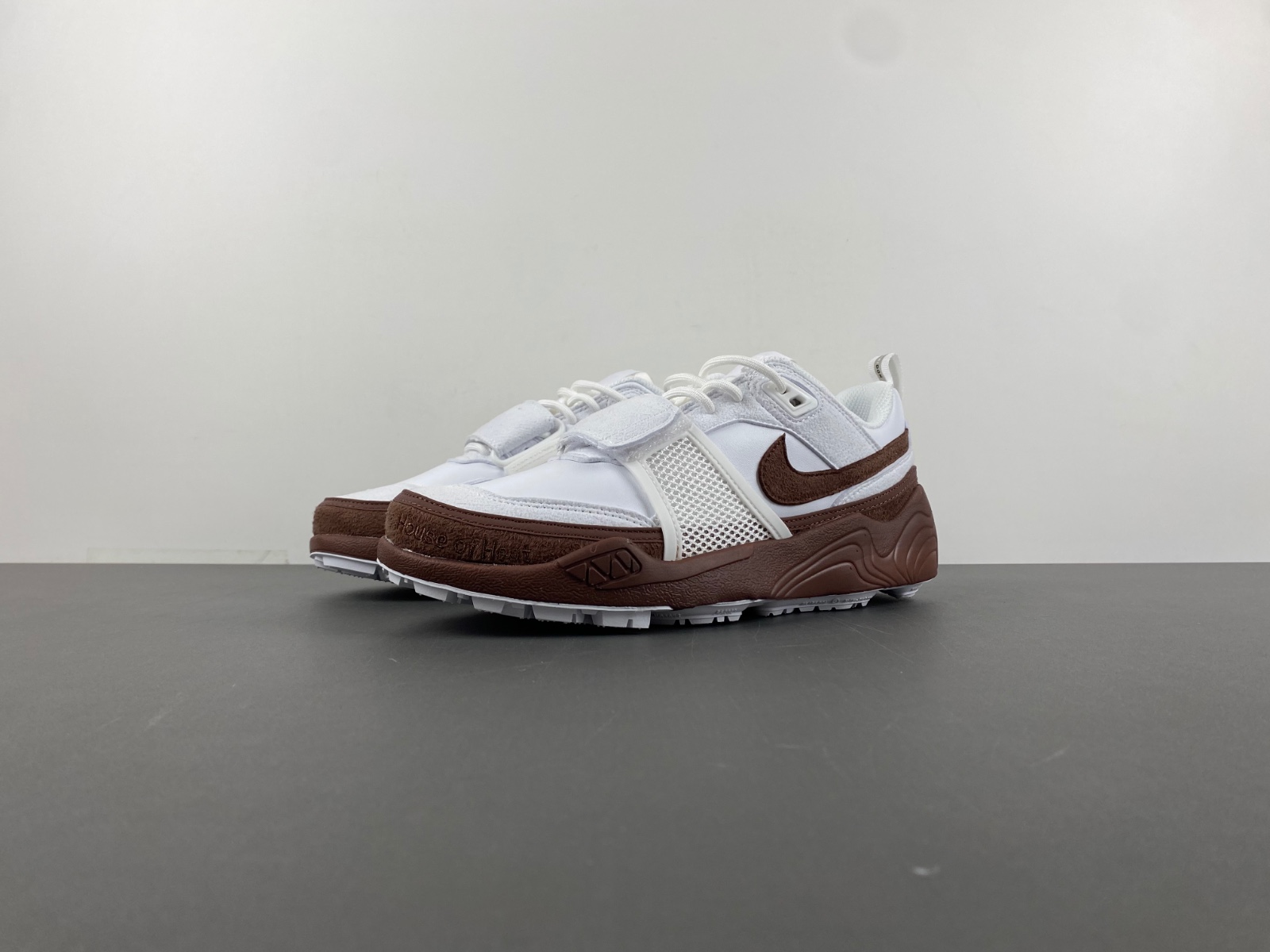 Nike Travis Scott x Nike Zoom Field Jaxx HQ3073-100