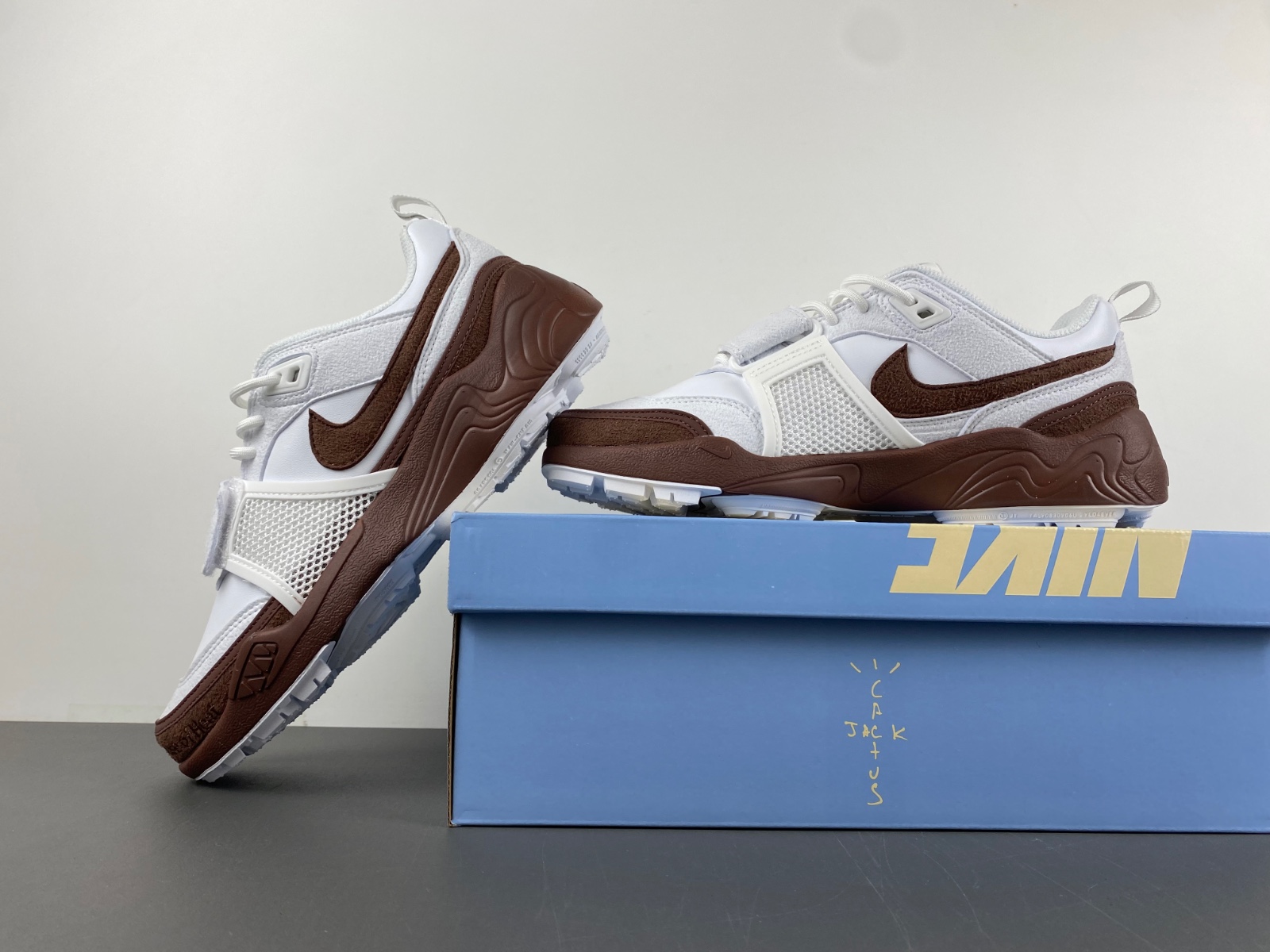 Nike Travis Scott x Nike Zoom Field Jaxx HQ3073-100