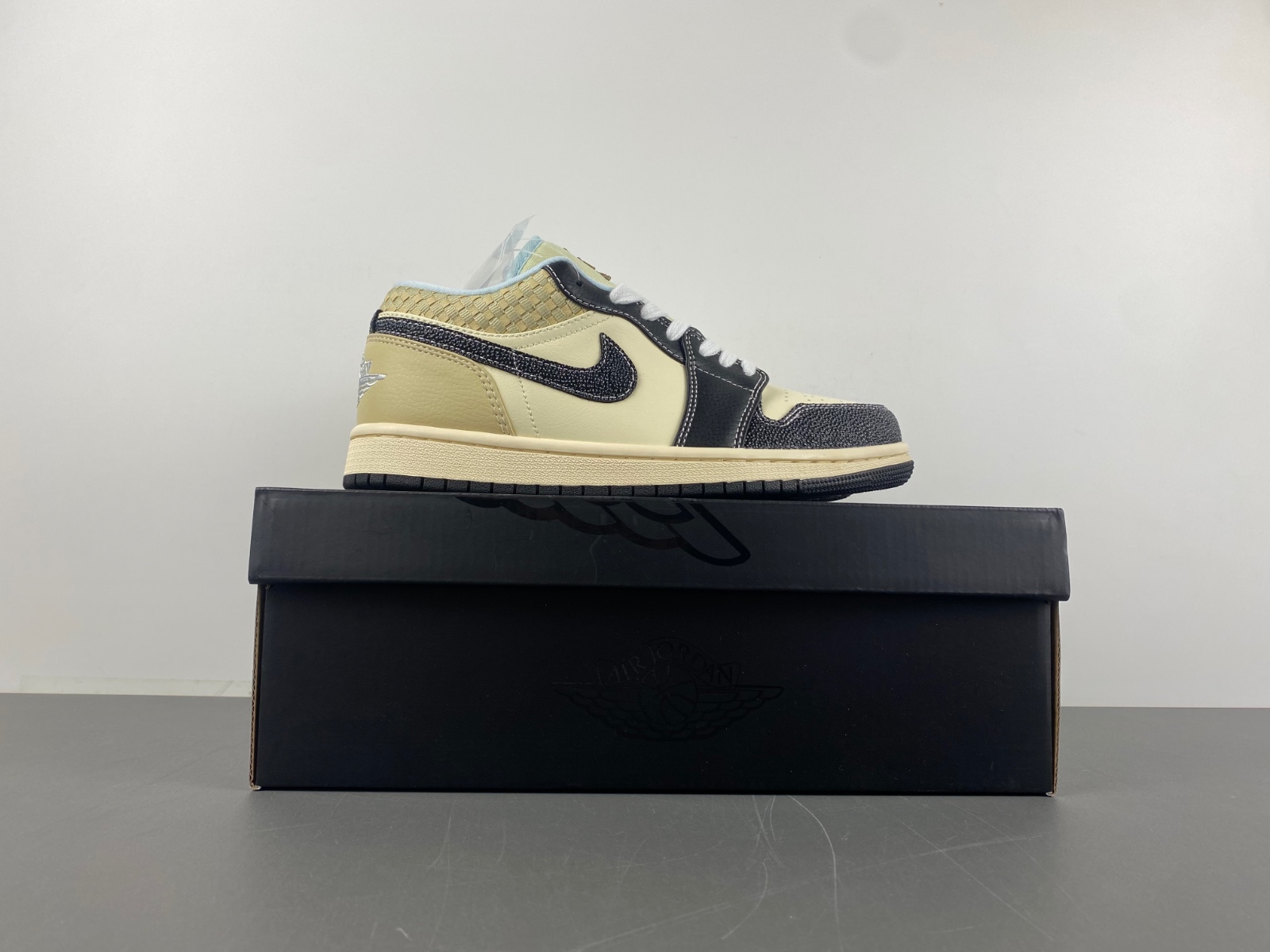 Air Jordan 1 Low HQ3437-101