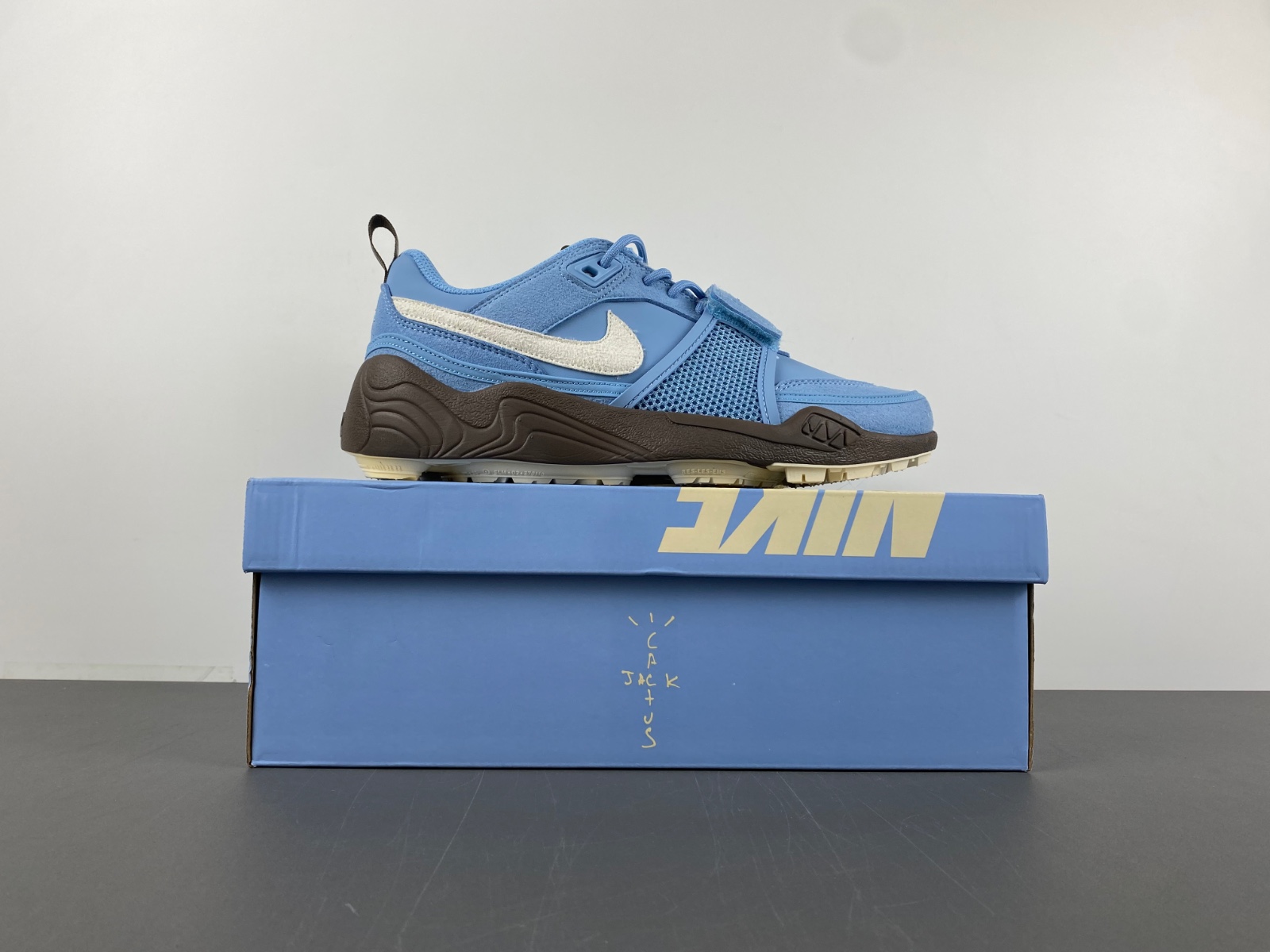 Nike Travis Scott x Nike Zoom Field Jaxx HQ3072-400