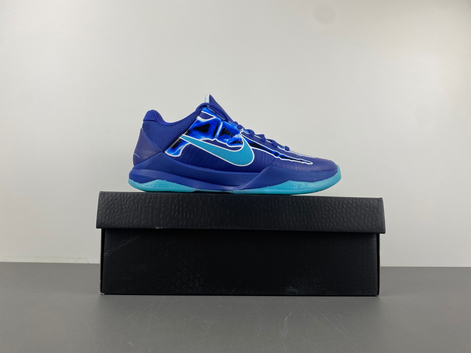 Nike Kobe 5 Protro “X-Ray”  HJ4303-400