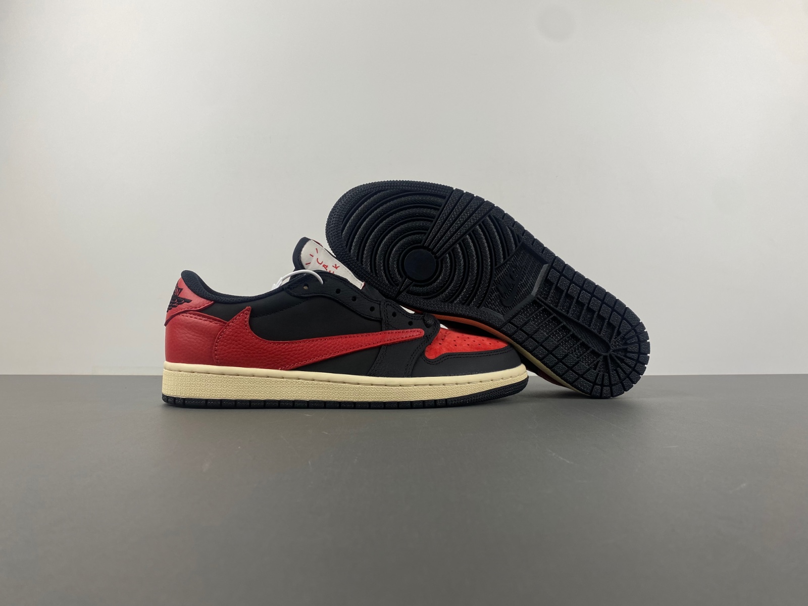 Travis Scott x Air Jordan 1 Low OG DM7866-061