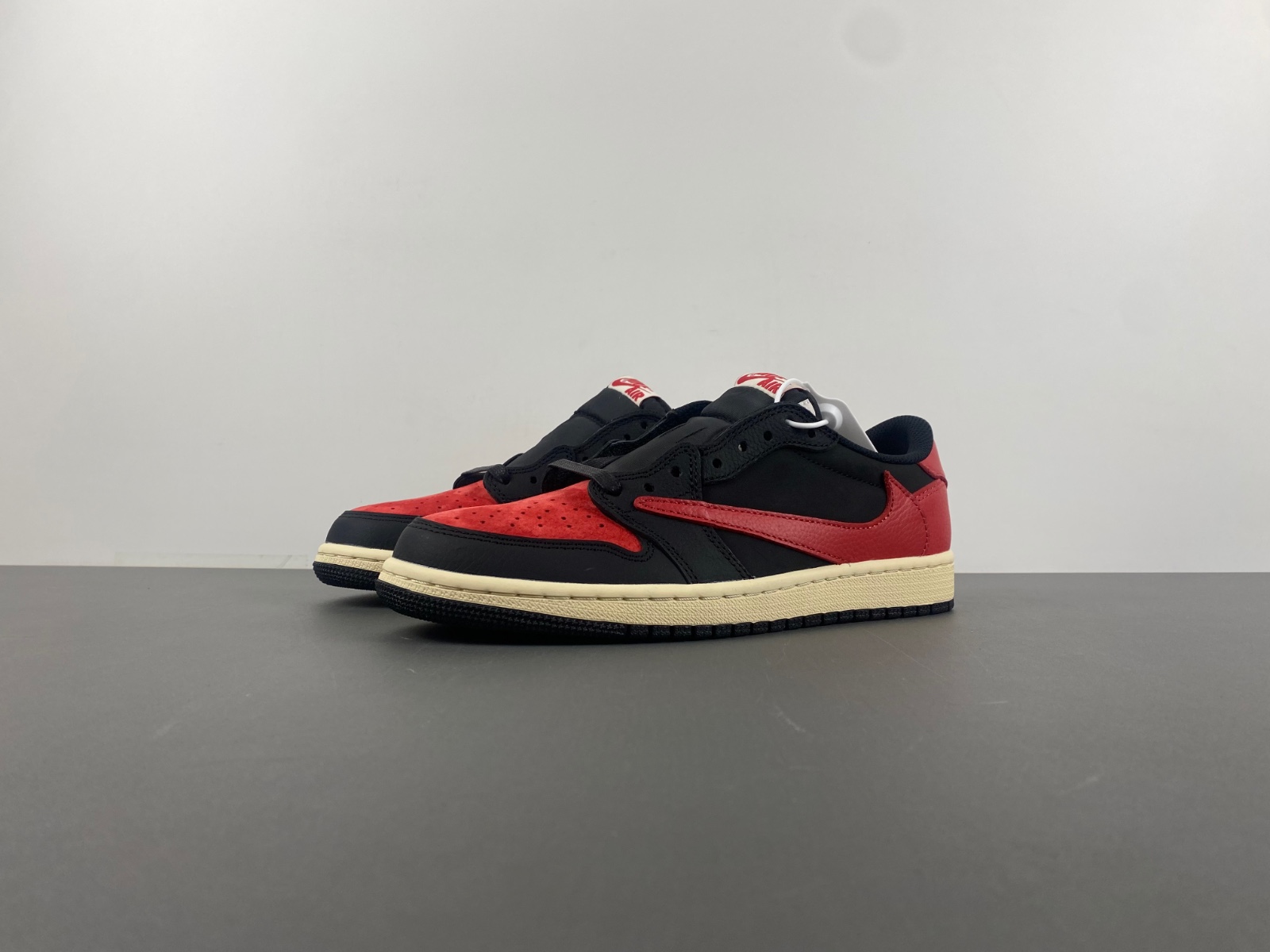 Travis Scott x Air Jordan 1 Low OG DM7866-061