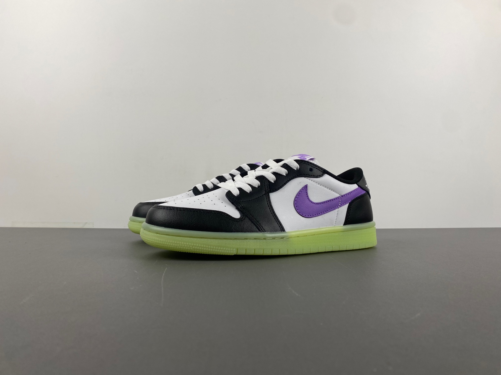 Air Jordan 1 Retro Low OG Black Raspberry HF0410-001