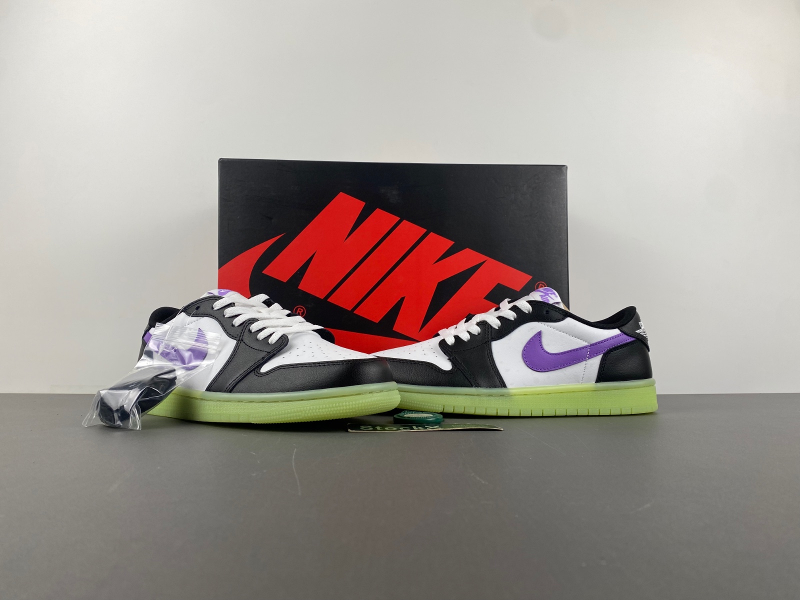 Air Jordan 1 Retro Low OG Black Raspberry HF0410-001