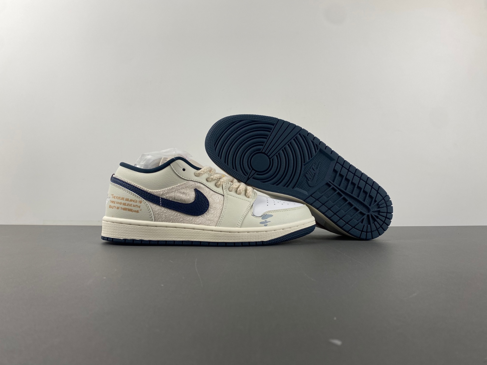 Air Jordan 1 Low HM3711-144