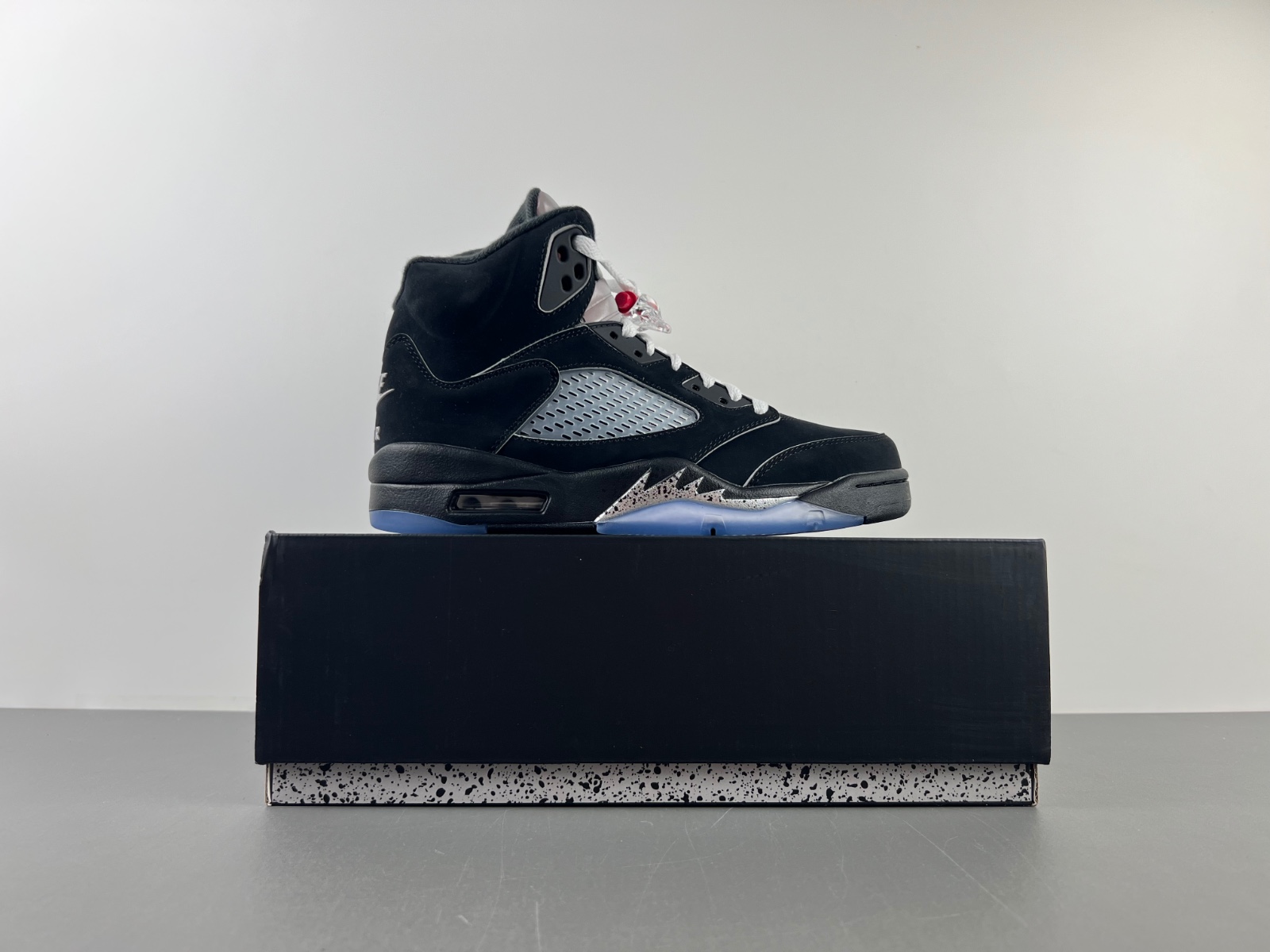 Air Jordan 5 “Black Metallic Reimagined”HF3975-001