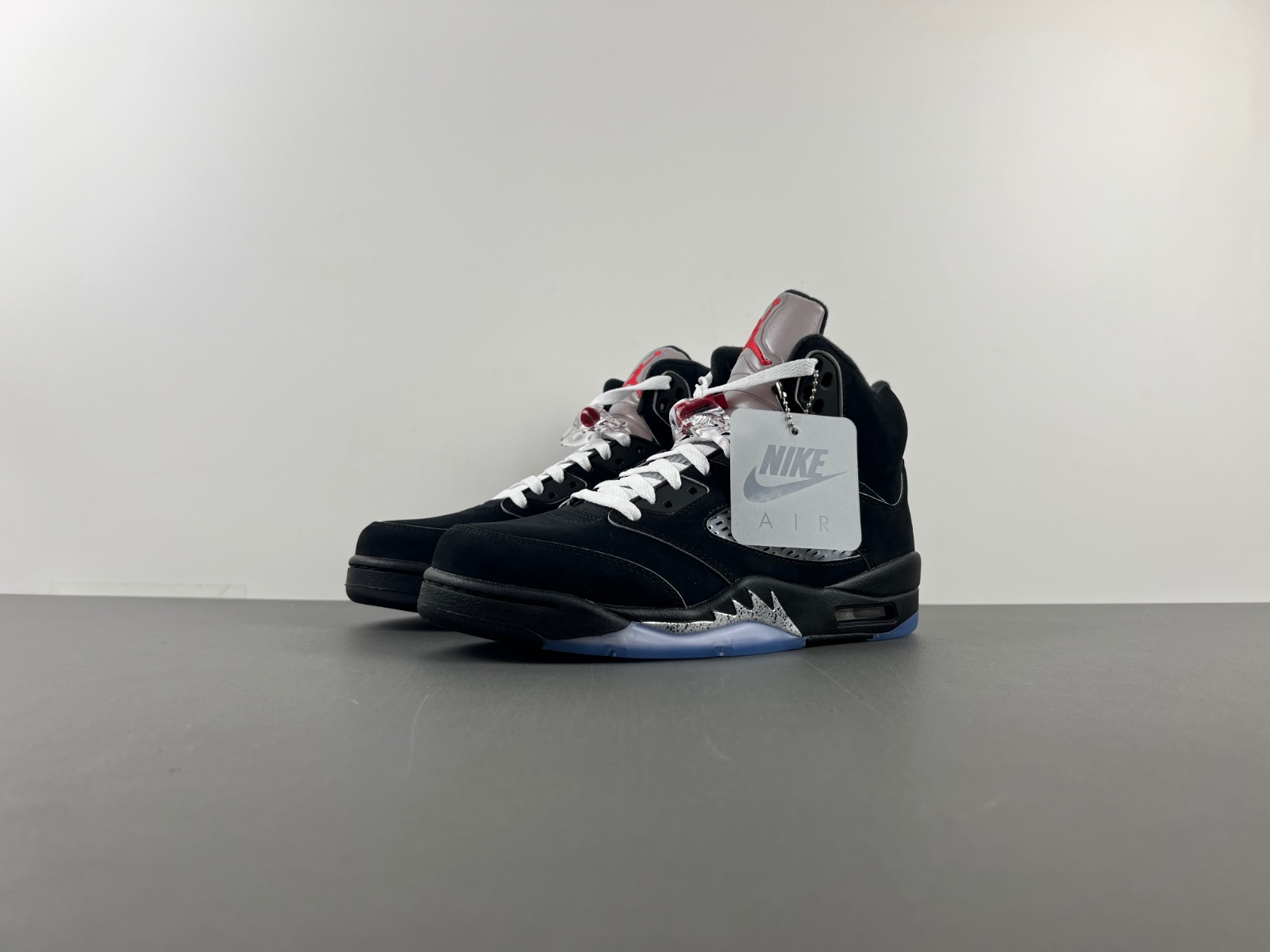 Air Jordan 5 “Black Metallic Reimagined”HF3975-001