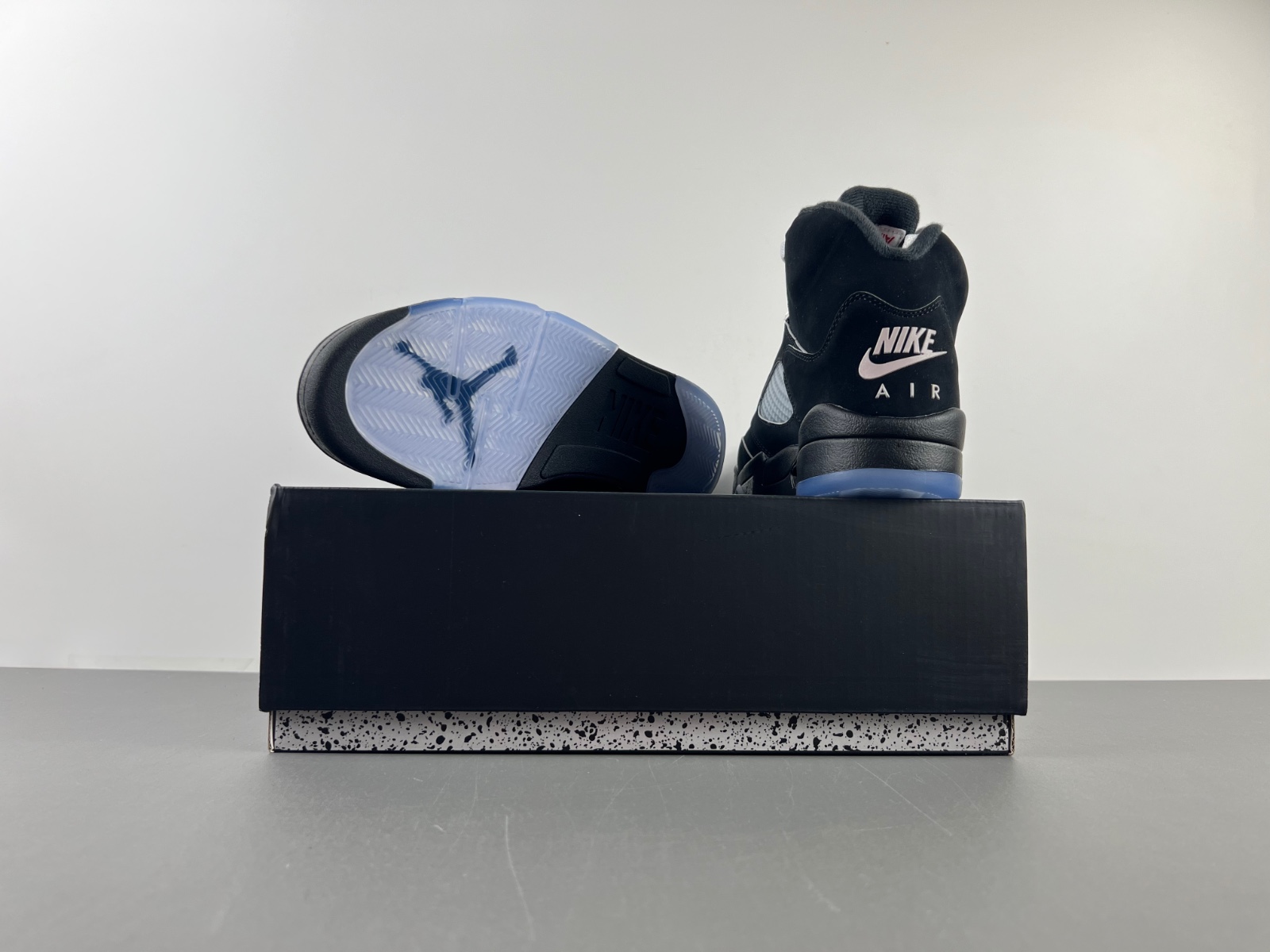 Air Jordan 5 “Black Metallic Reimagined”HF3975-001