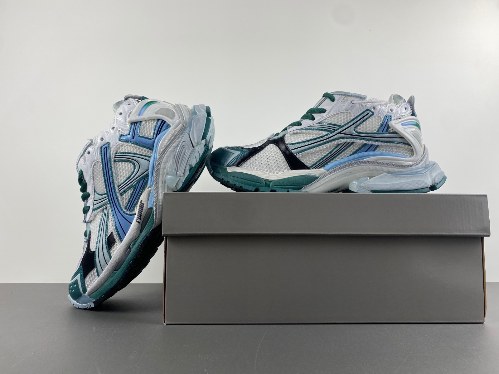 Balenciaga 772774-W3RBW-0623