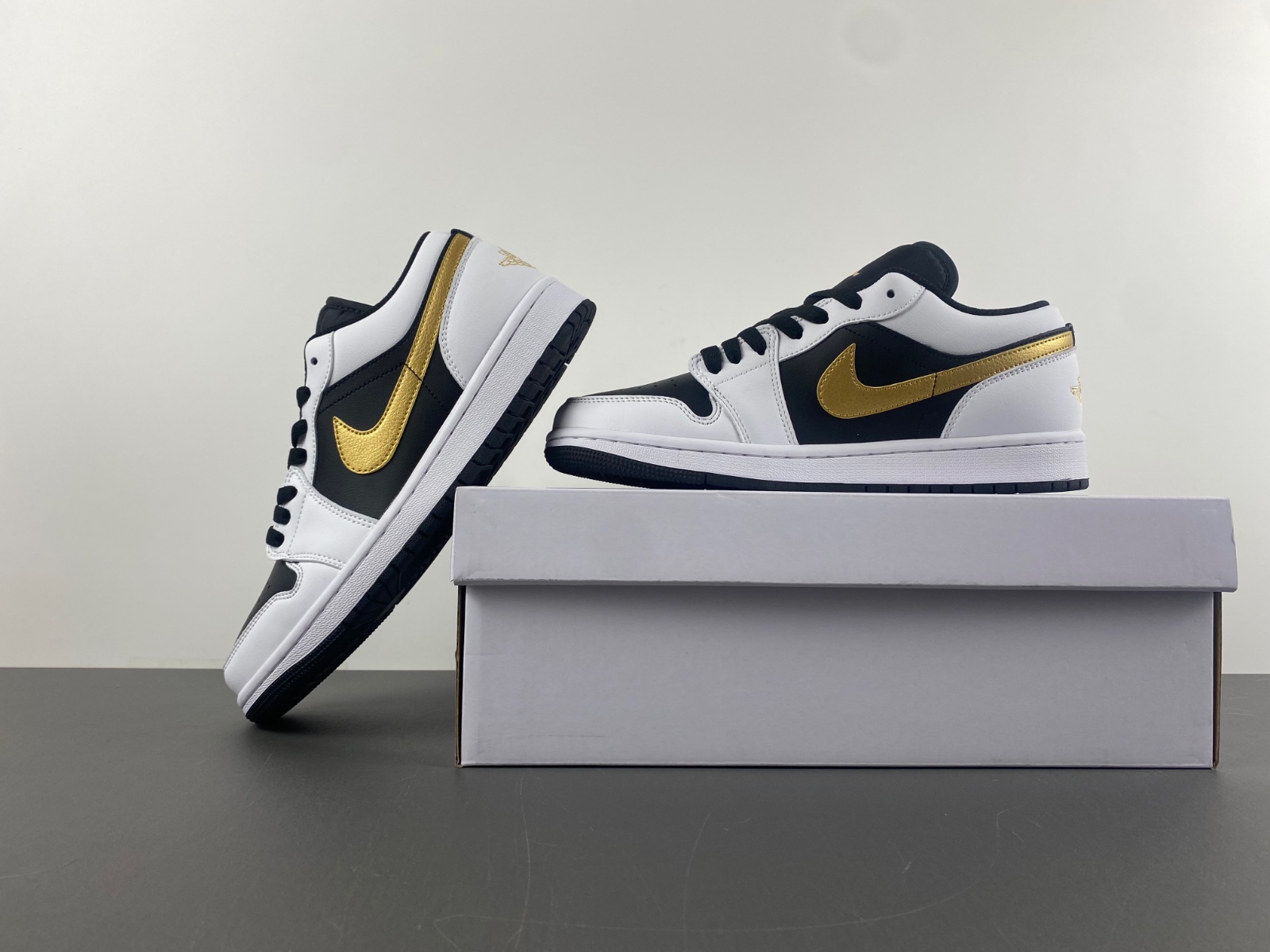 Air Jordan 1 Low 553558-172