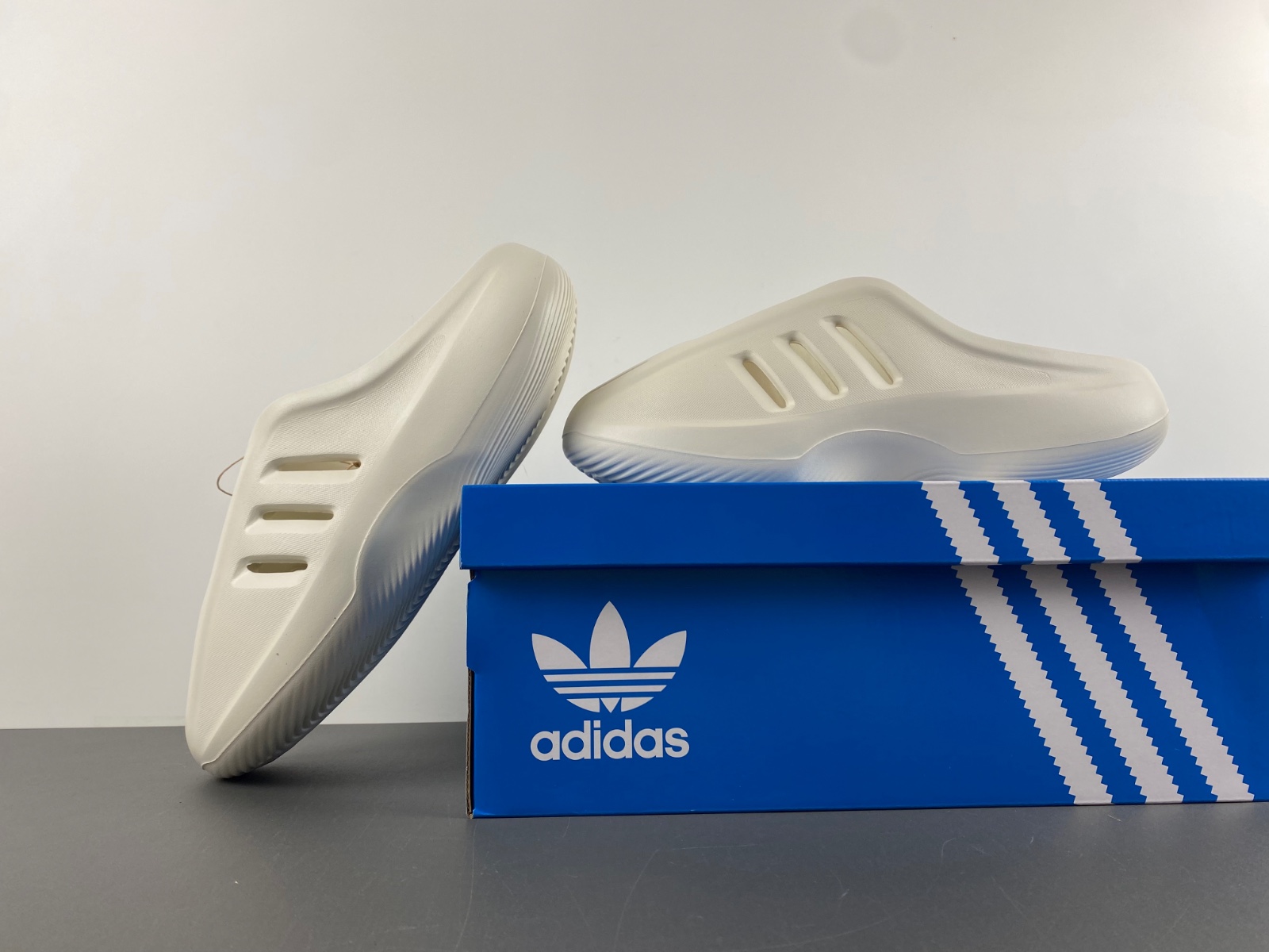 Adidas IIINFINITY Slides  JH6766