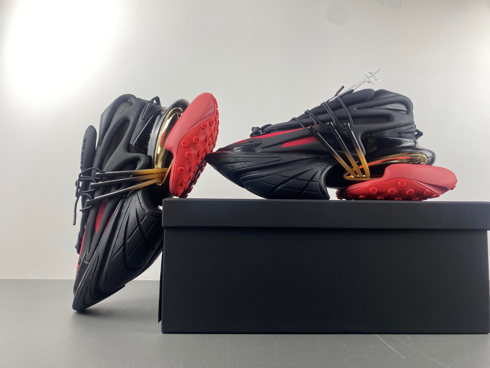 MALMAIN All Black Red
