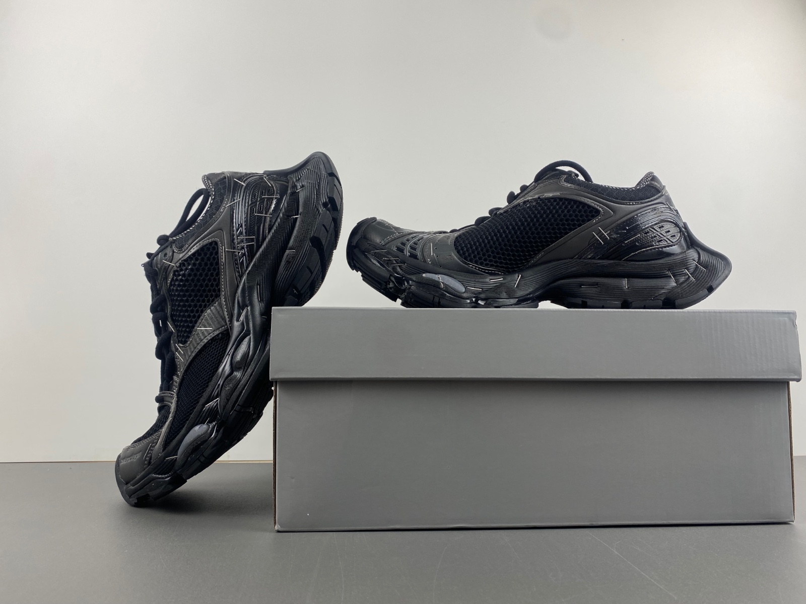 Balenciaga 803681 w3st4 1000