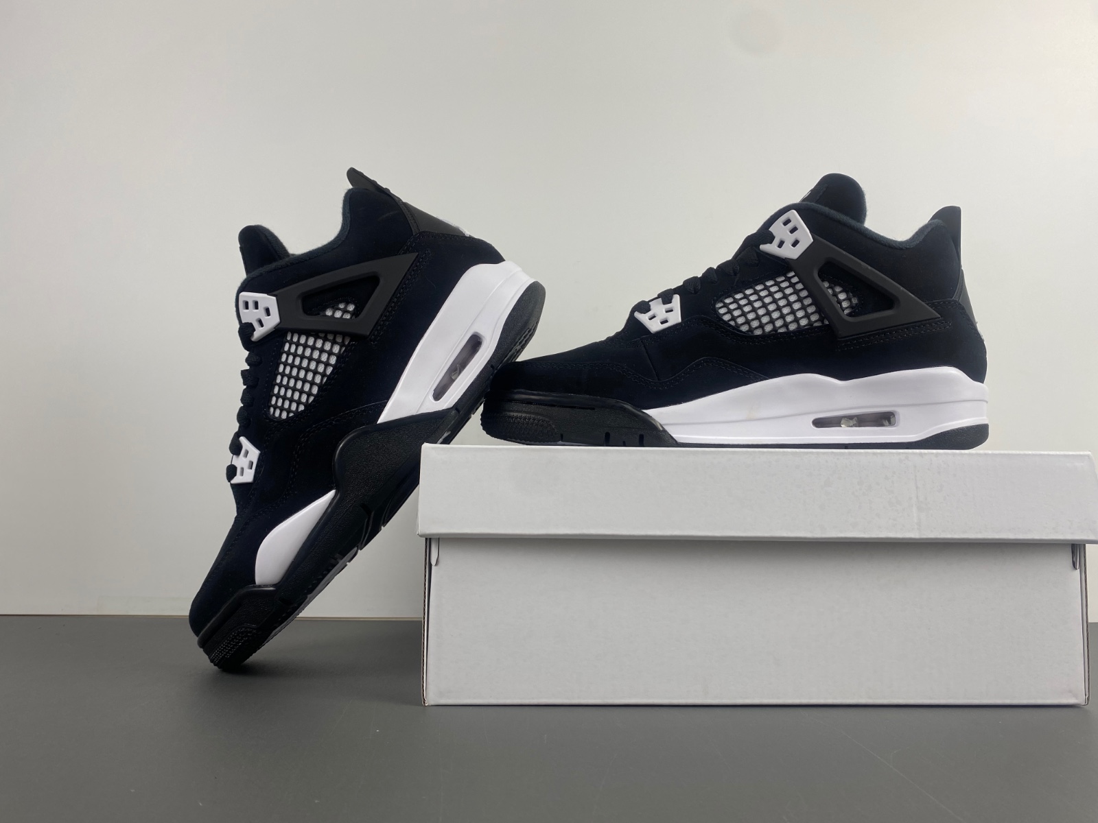 Air Jordan 4 Retro White Thunder (GS) FQ8213-001